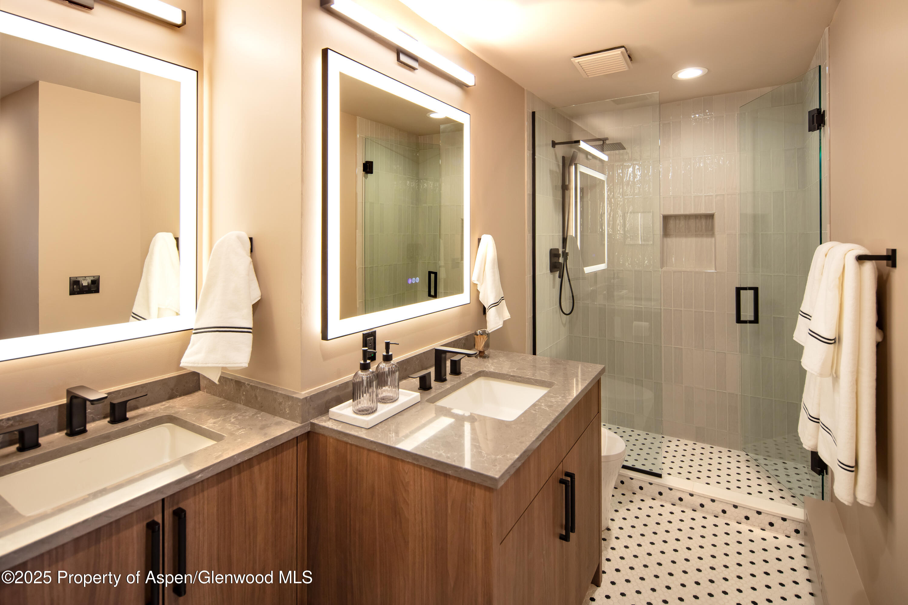 100 E Dean Street, 1B