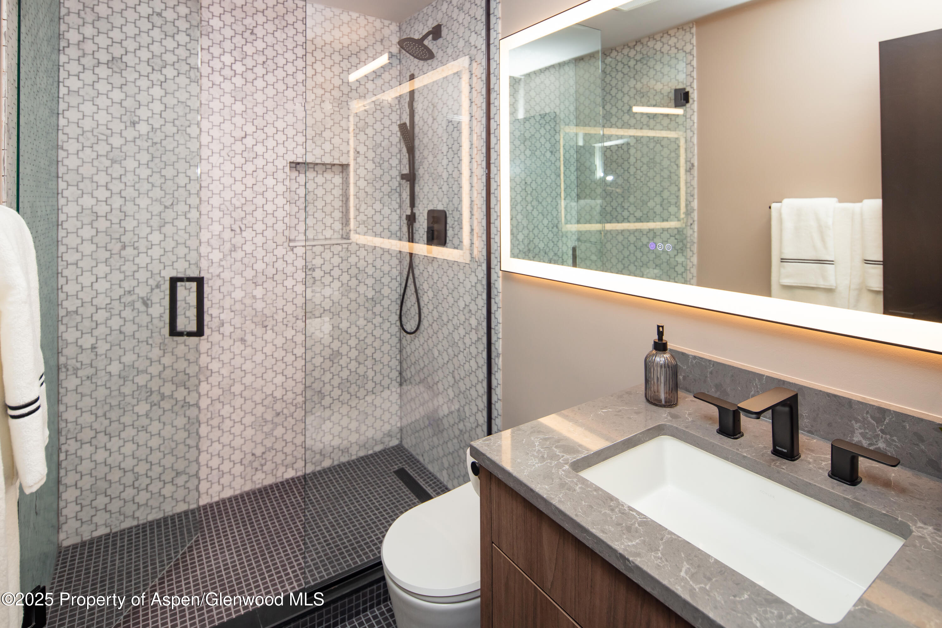 100 E Dean Street, 1B