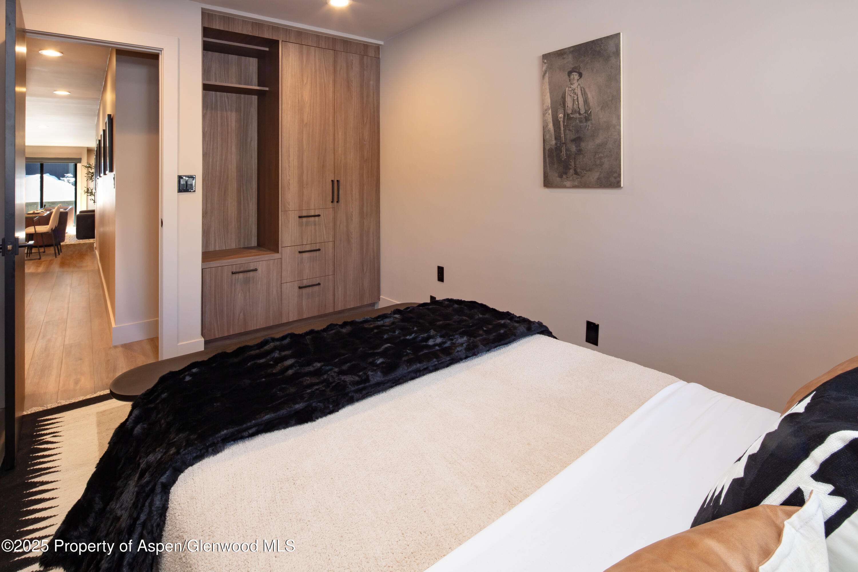 100 E Dean Street, 1B