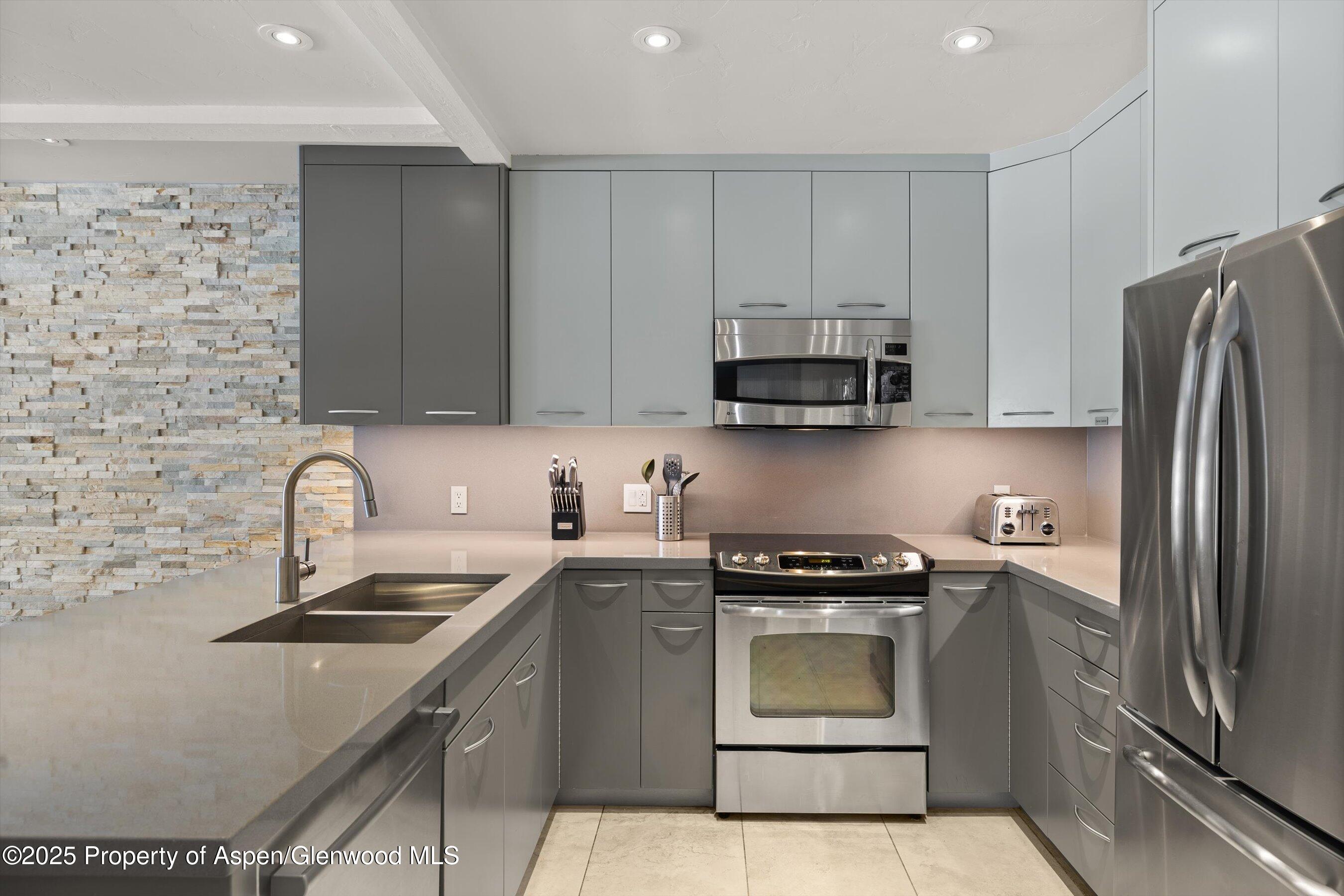 610 S West End Street, K201