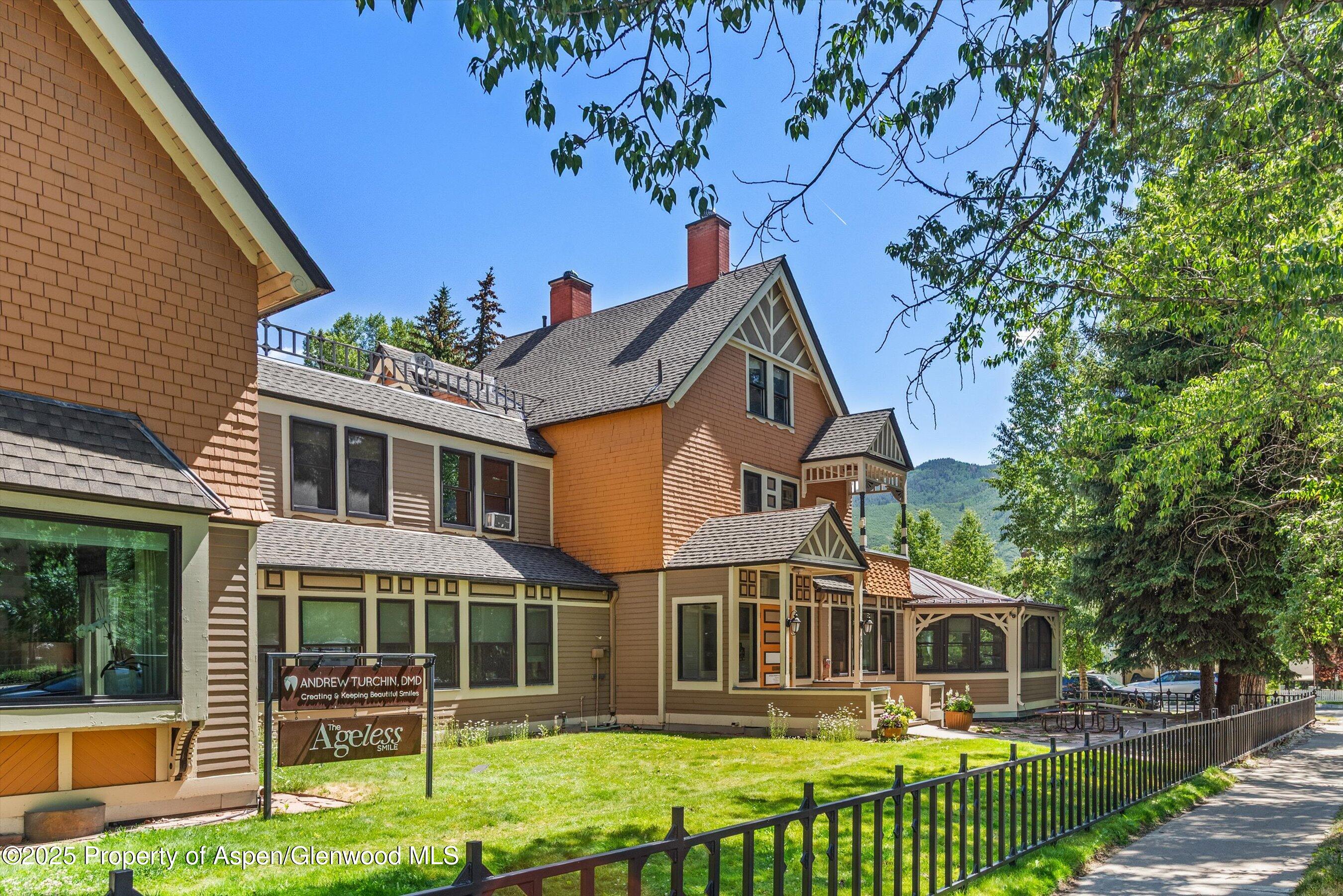 400 W Main Street