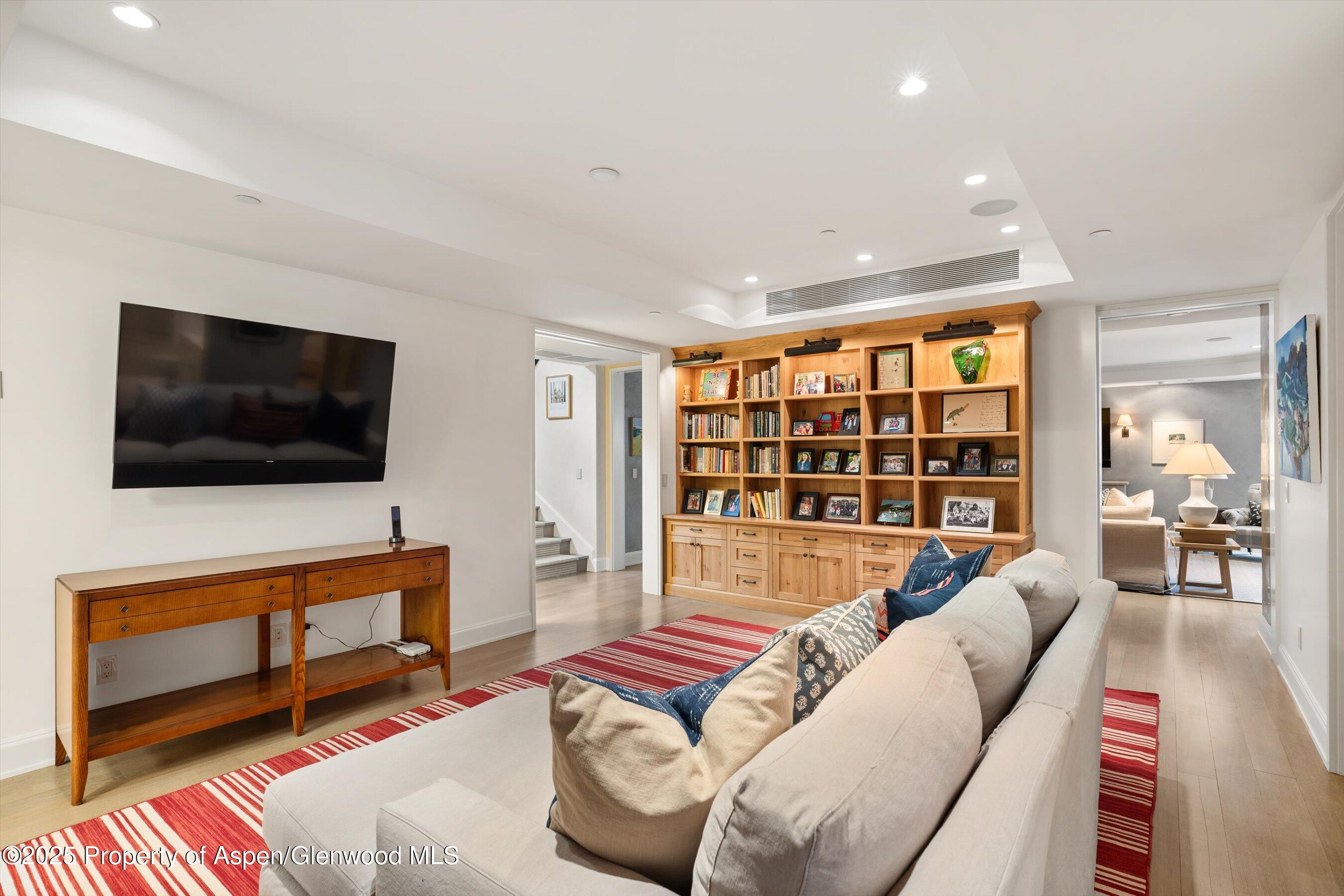 10 Ute Place