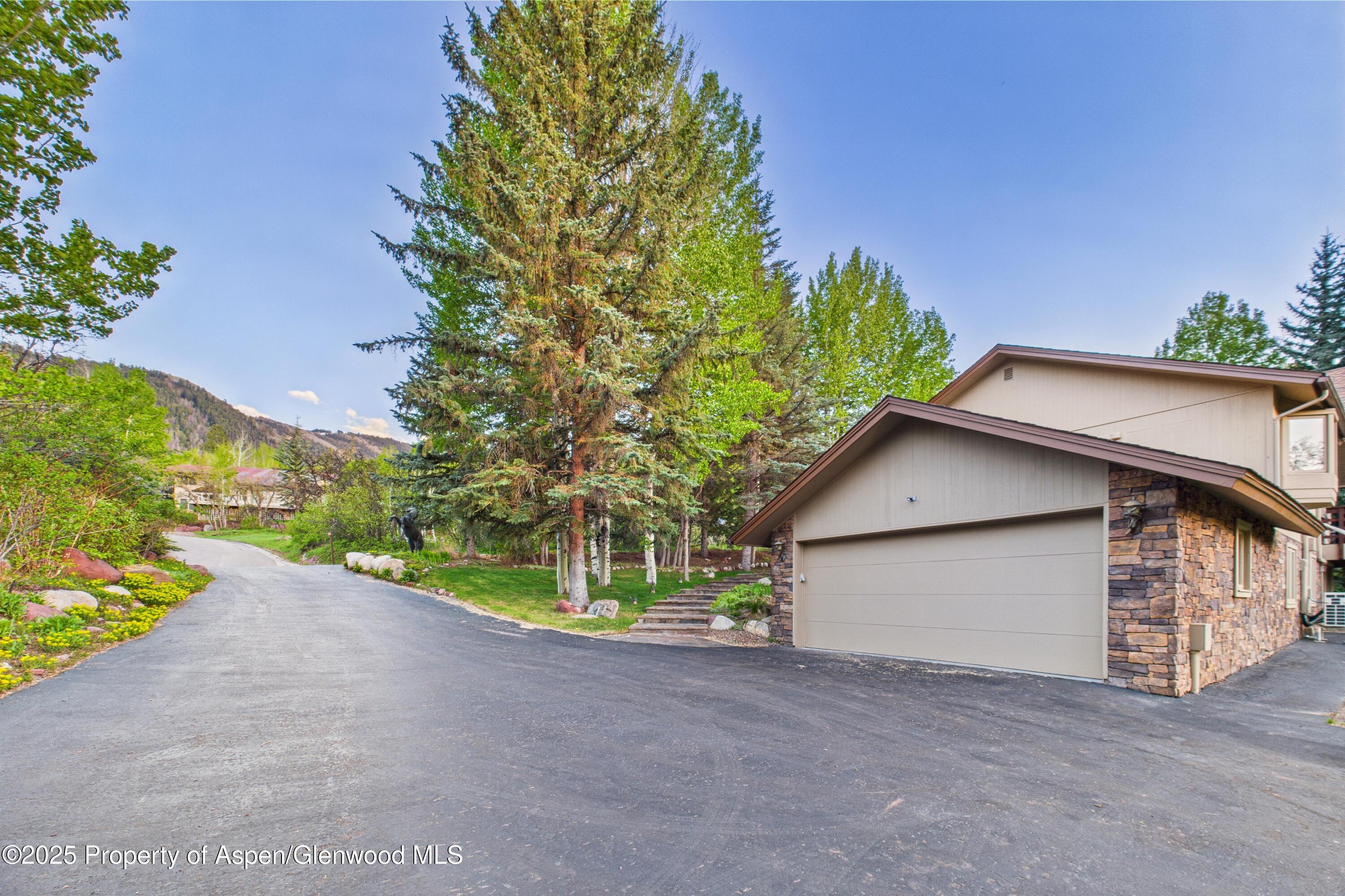 593 Meadowood Drive