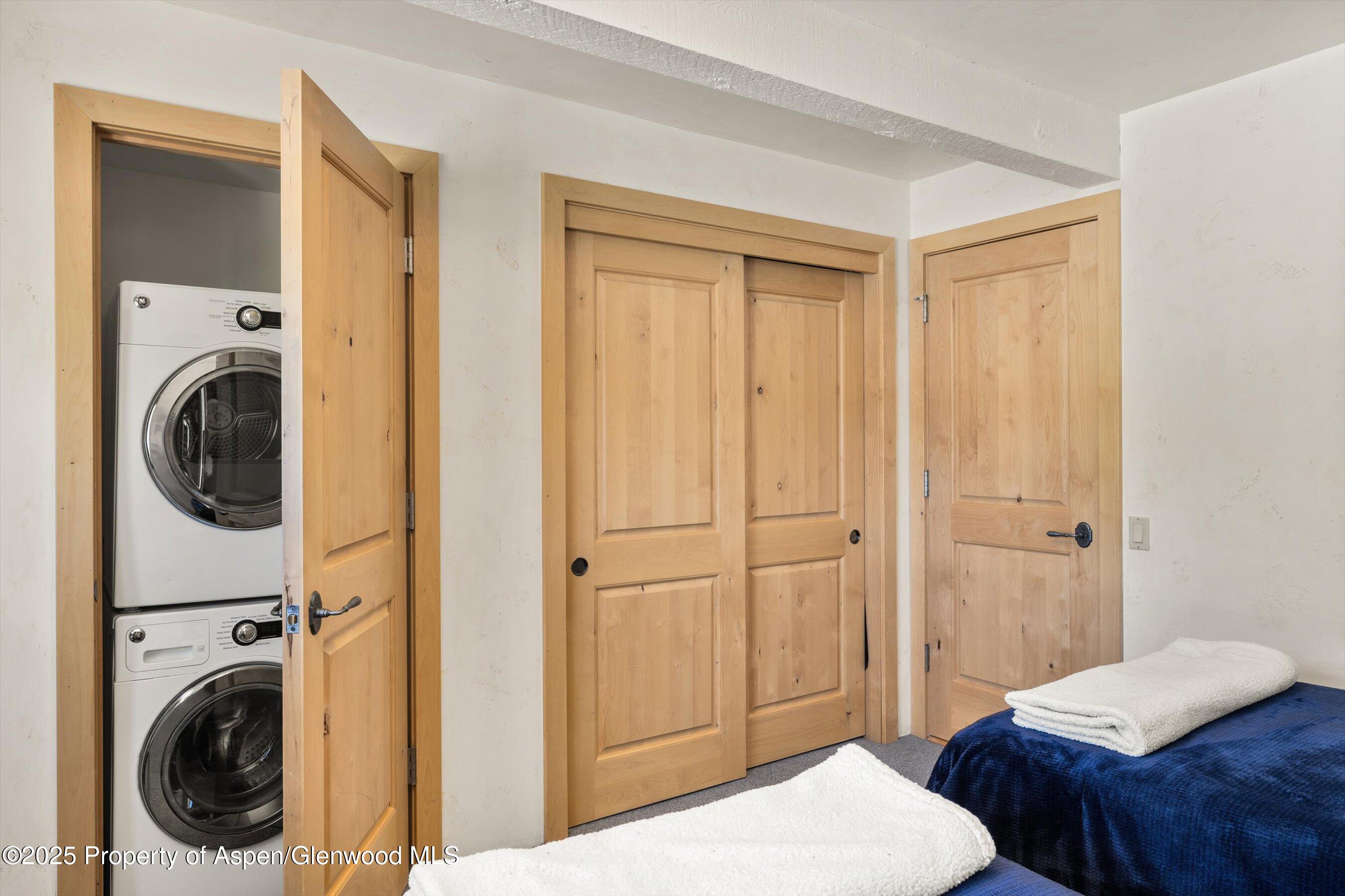 124 W Hyman Avenue 3B