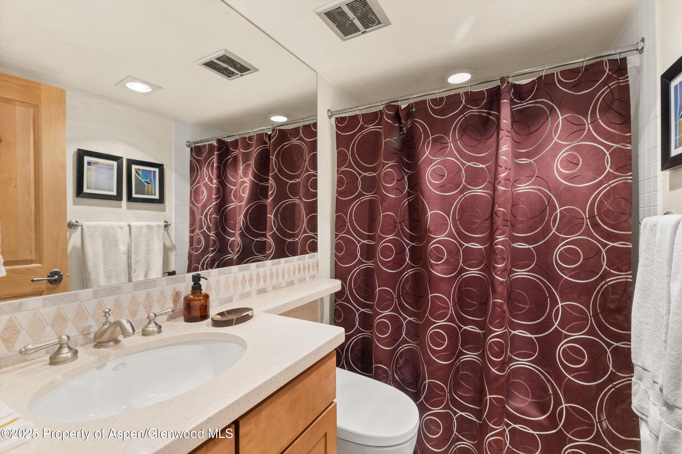 124 W Hyman Avenue 3B