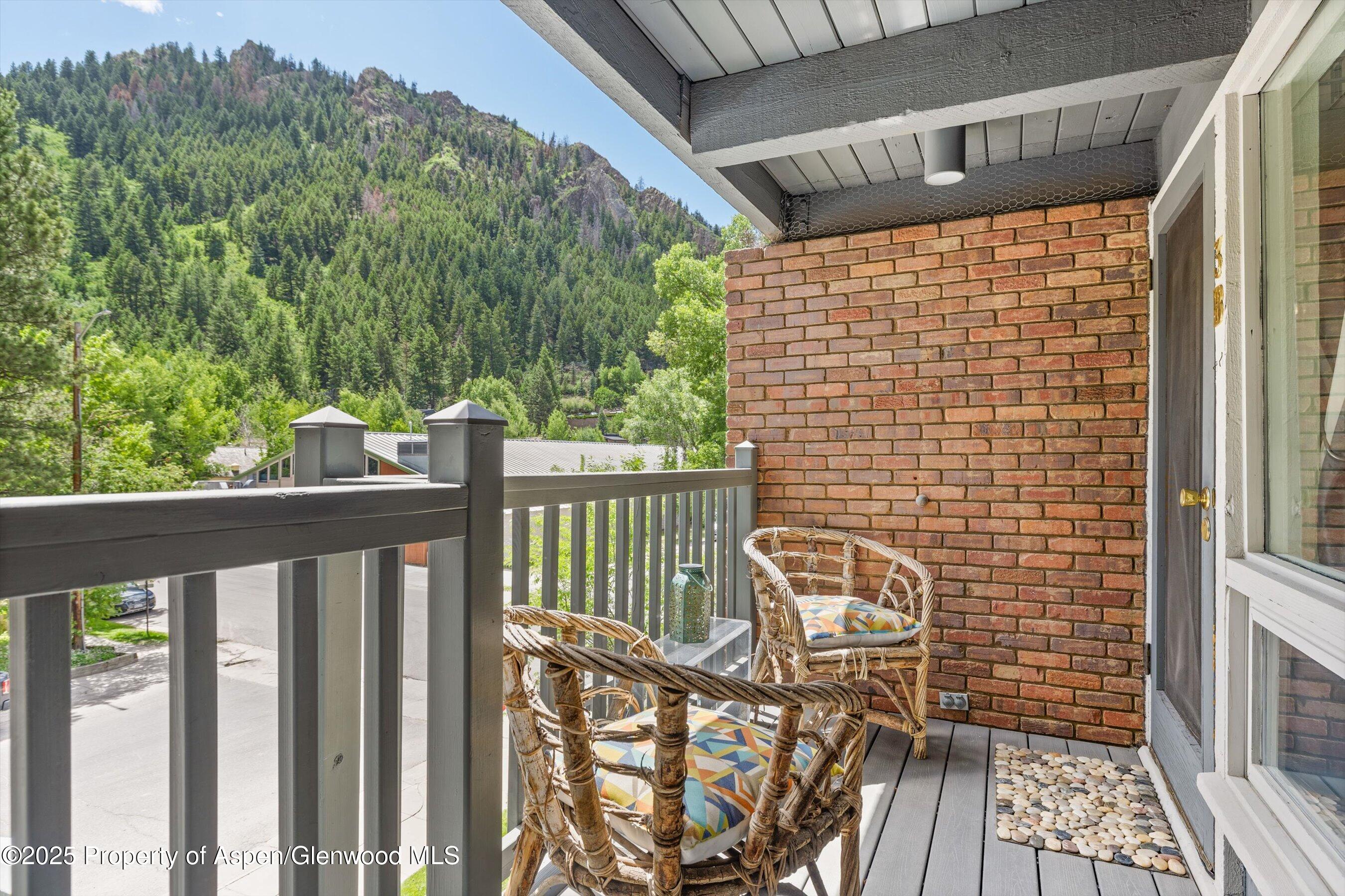 124 W Hyman Avenue 3B