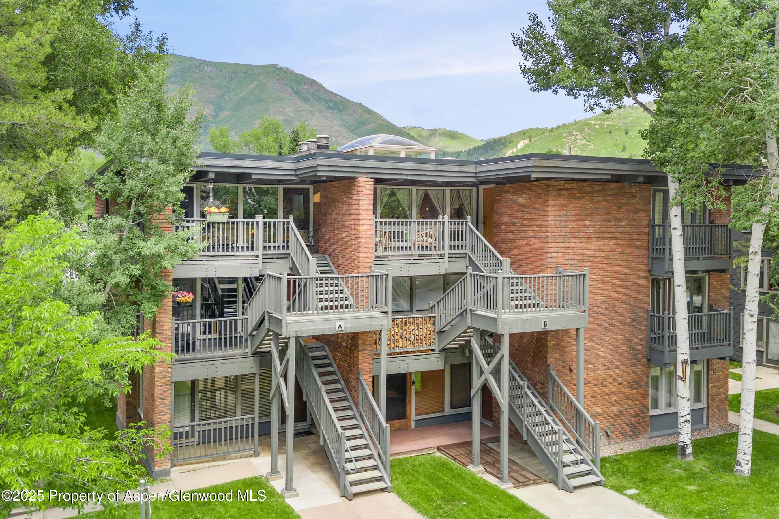 124 W Hyman Avenue 3B