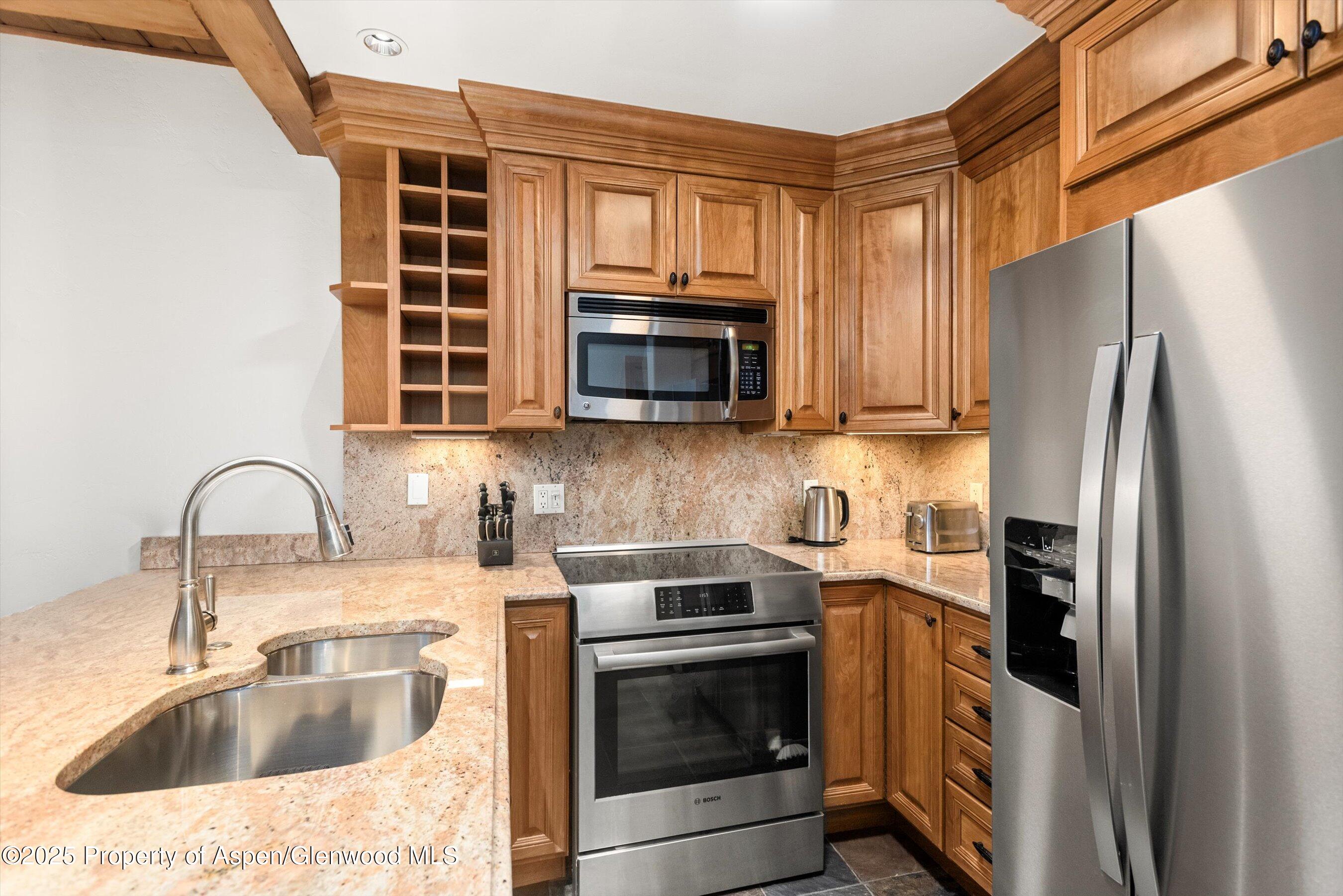 610 S West End Street D206