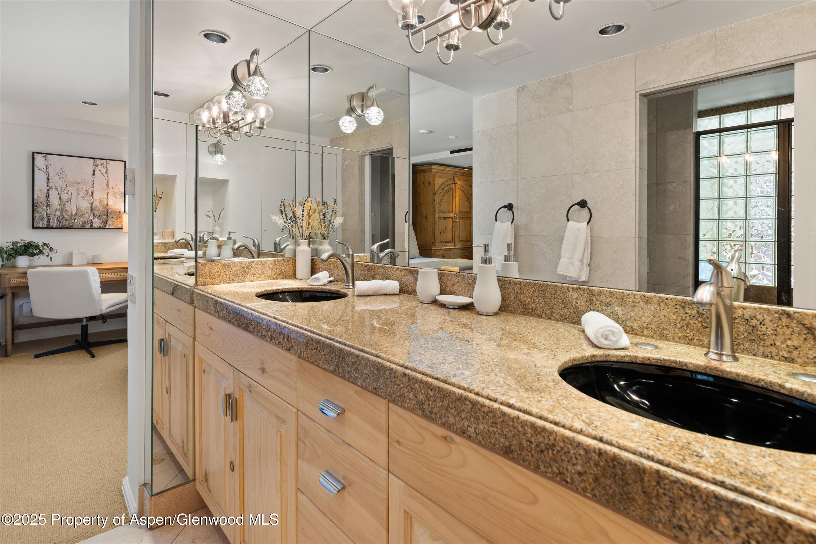 650 S Monarch Street, Unit 11