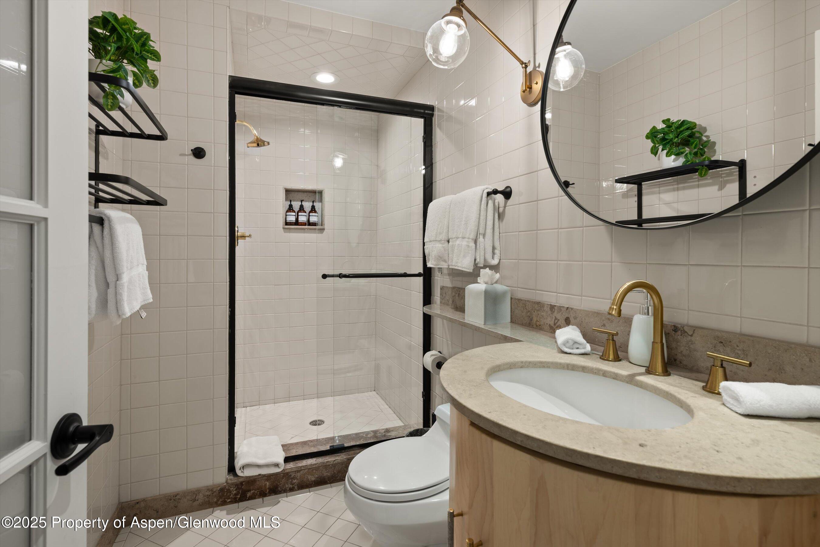 650 S Monarch Street, Unit 11