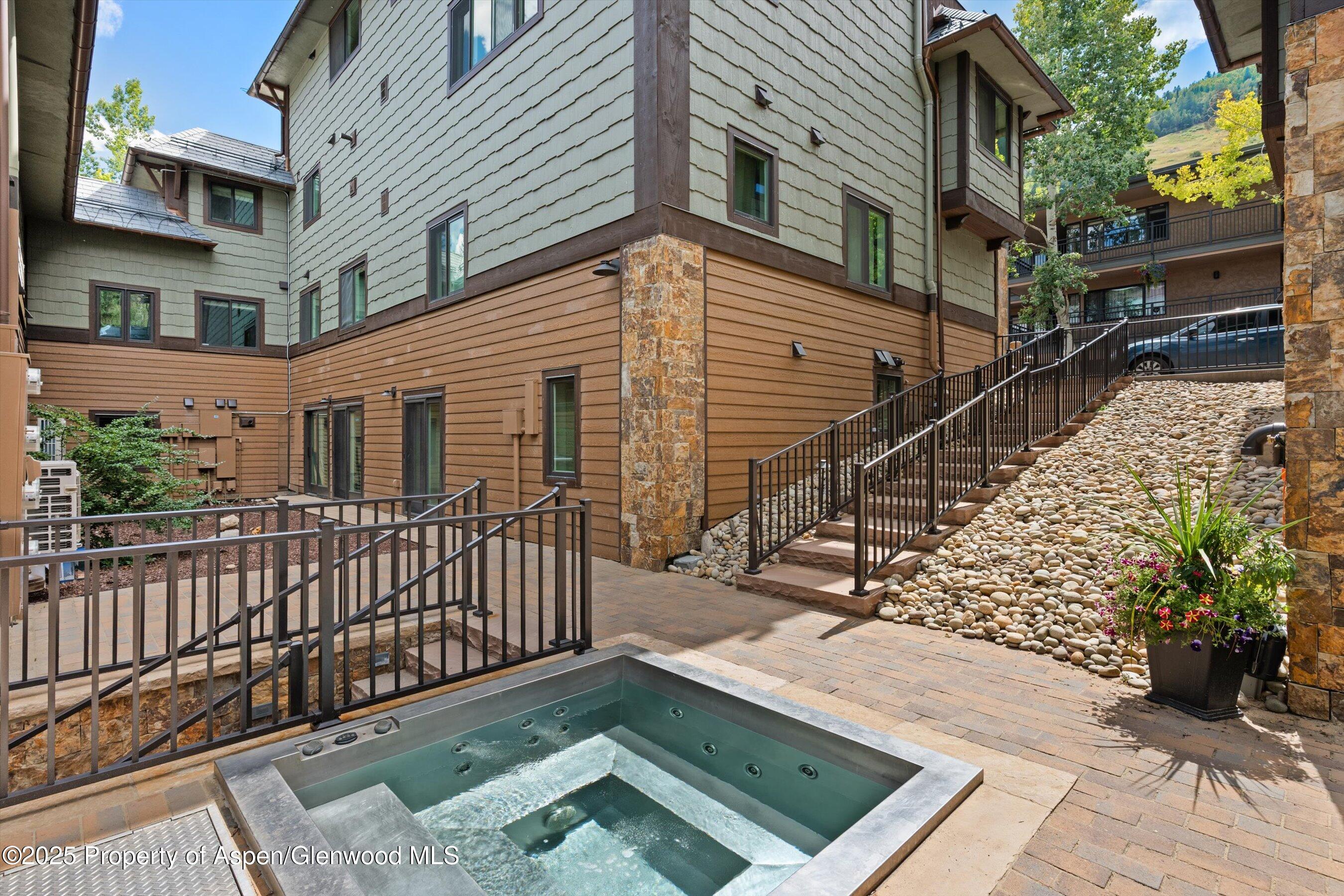 650 S Monarch Street, Unit 11