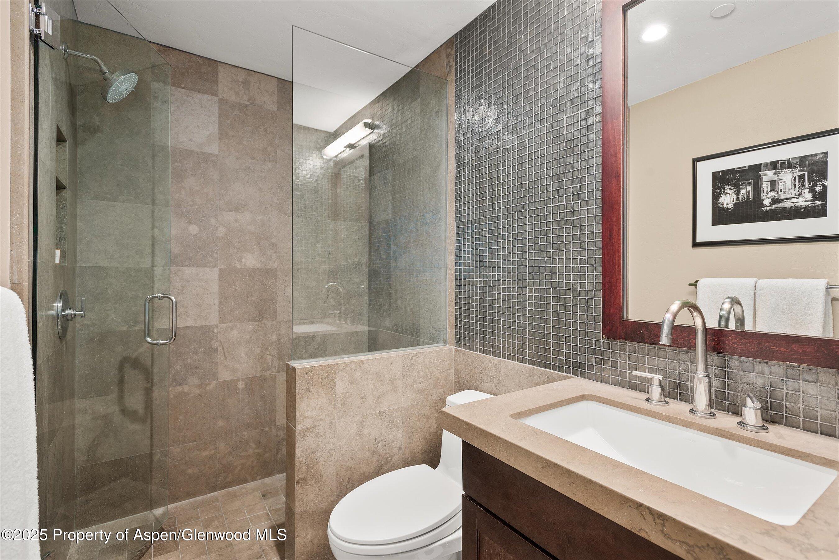 555 E Durant Avenue, 4E