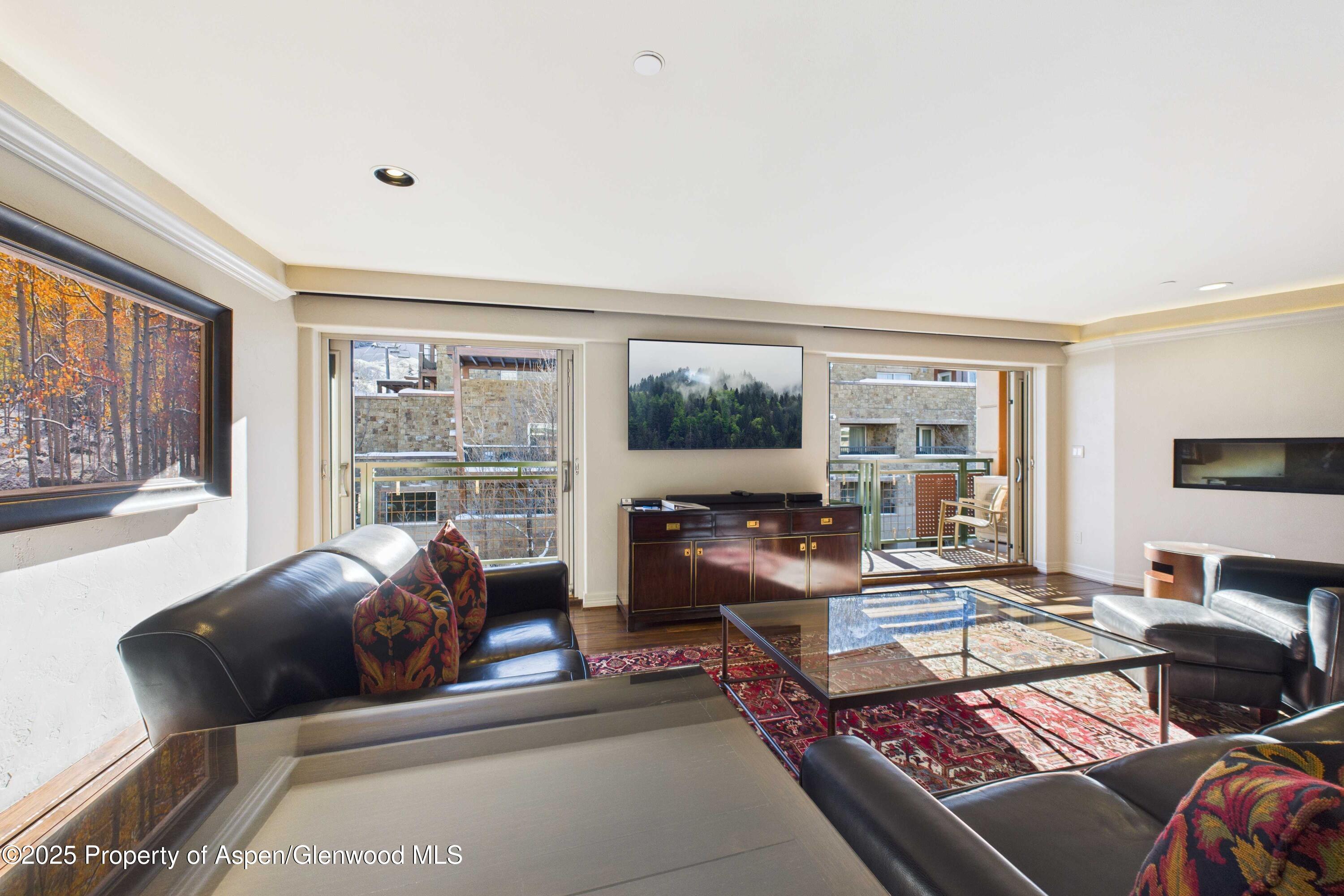 555 E Durant Avenue, 4E