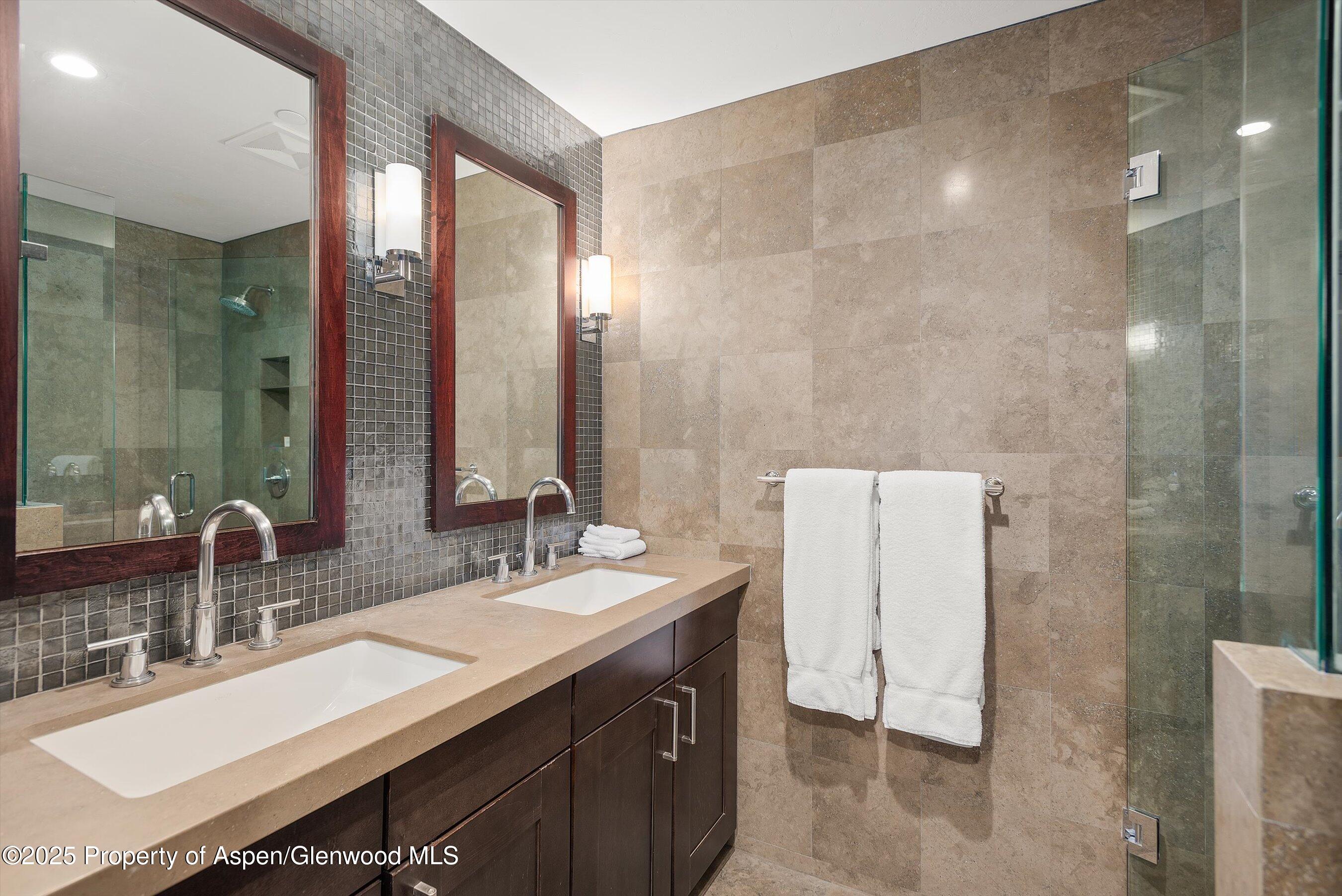 555 E Durant Avenue, 4E