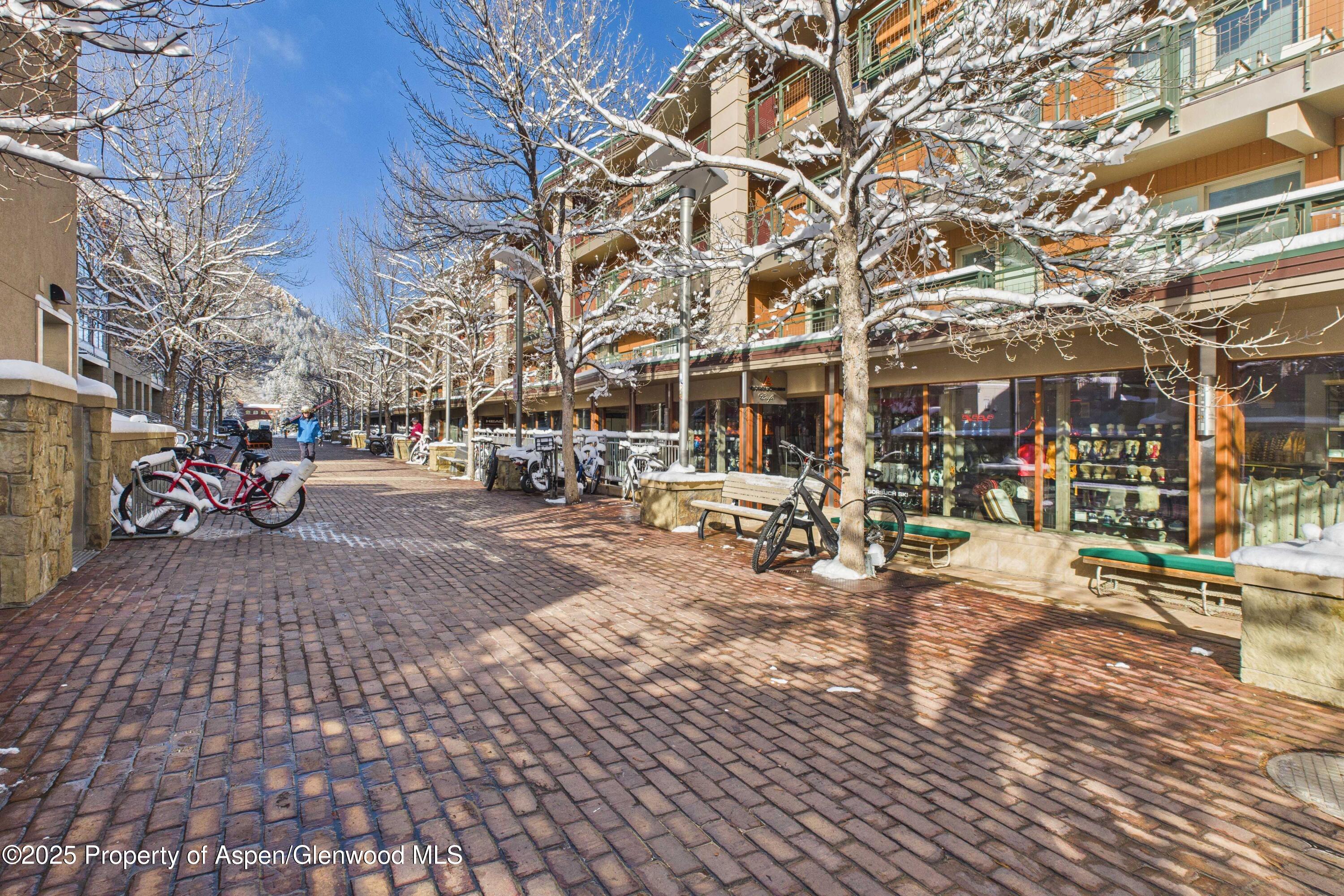 555 E Durant Avenue, 4E