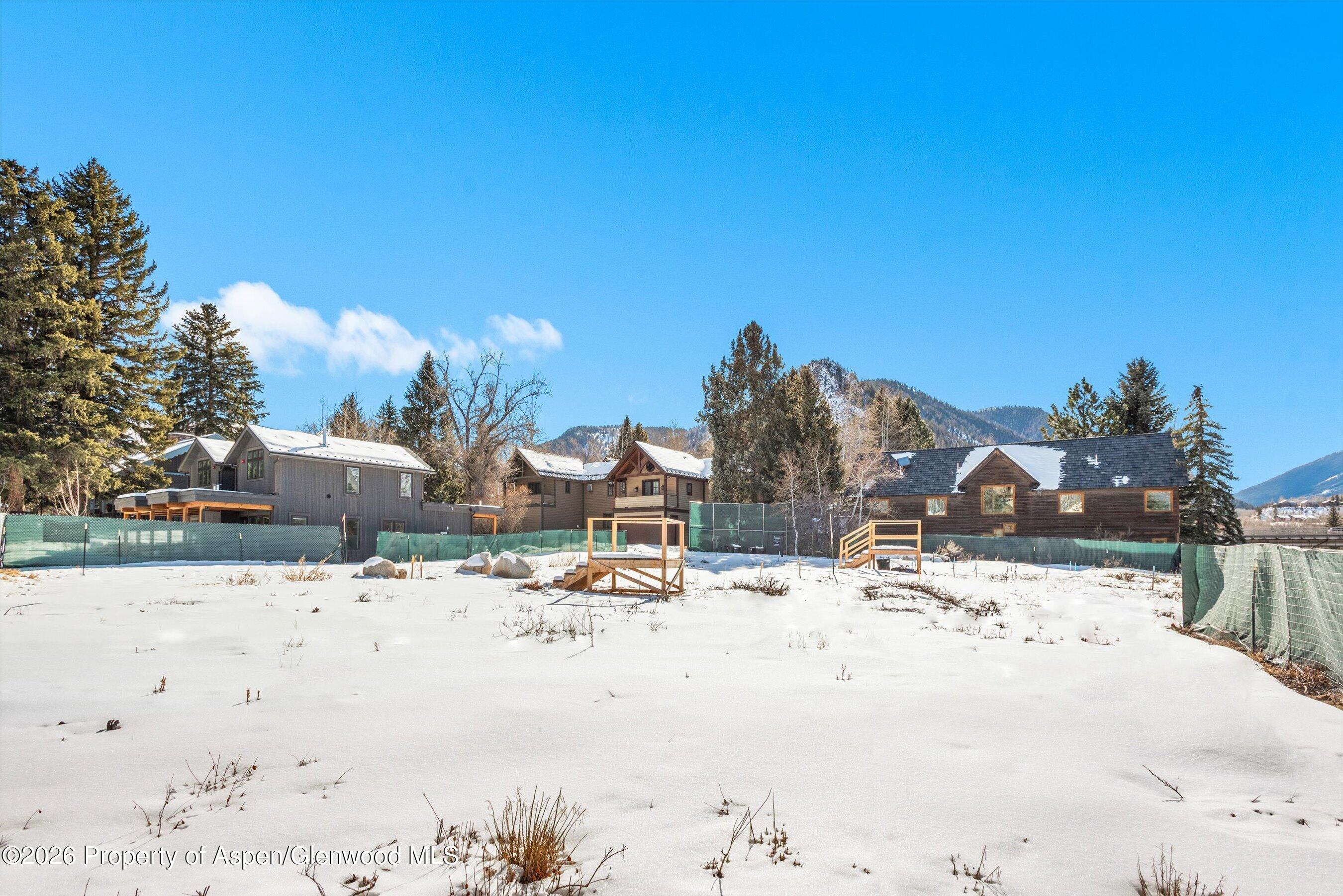 965 & 969 W Smuggler Street