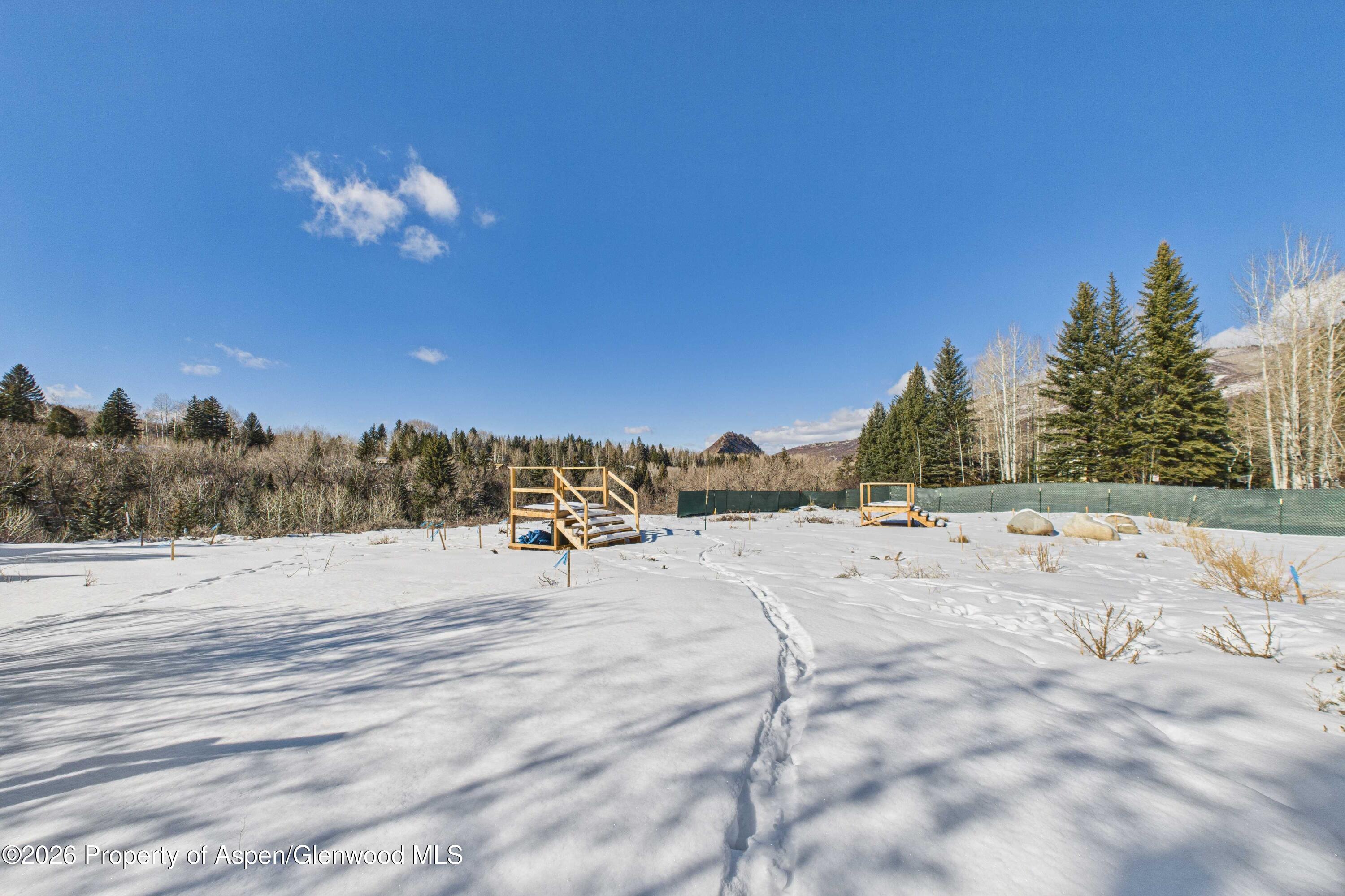 965 & 969 W Smuggler Street