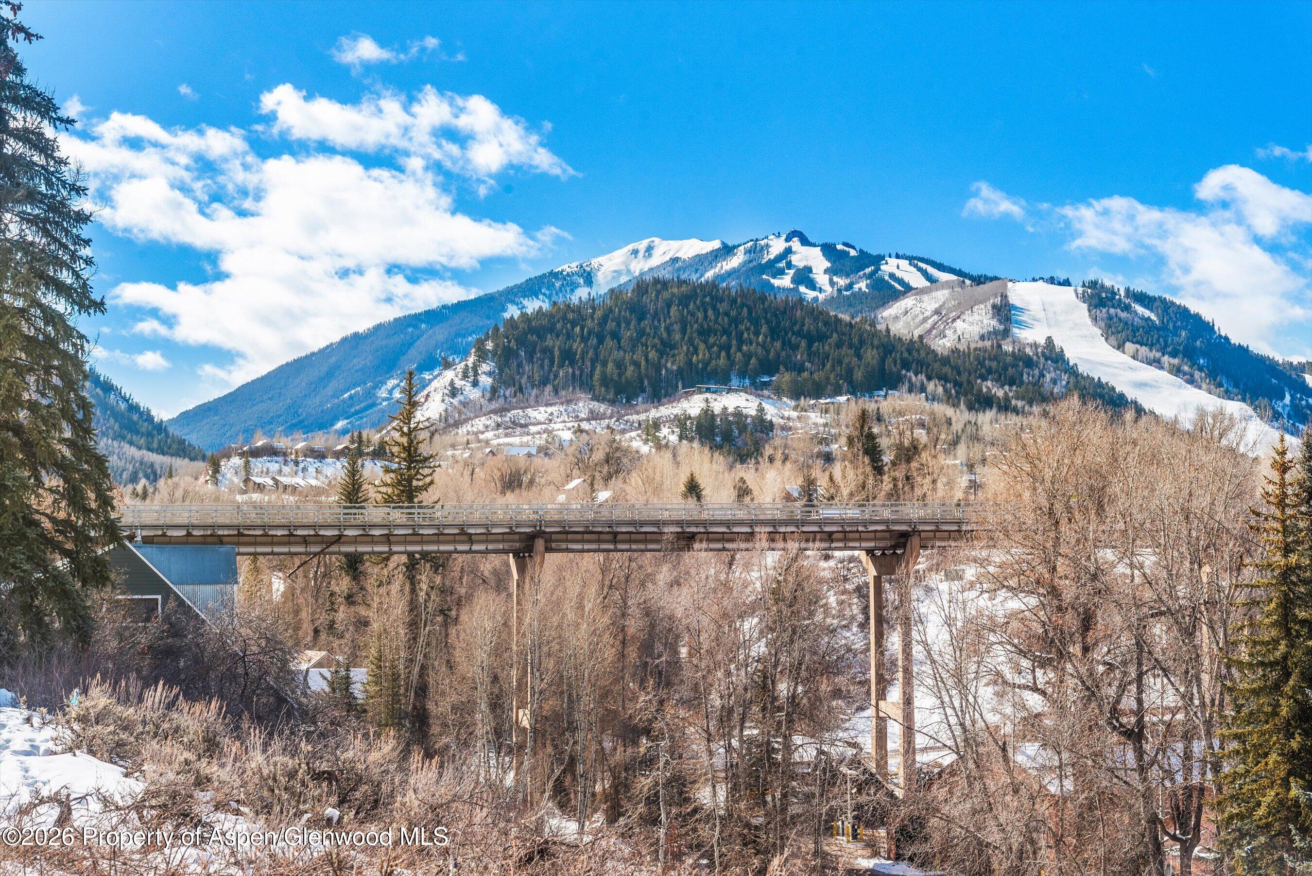 965 & 969 W Smuggler Street