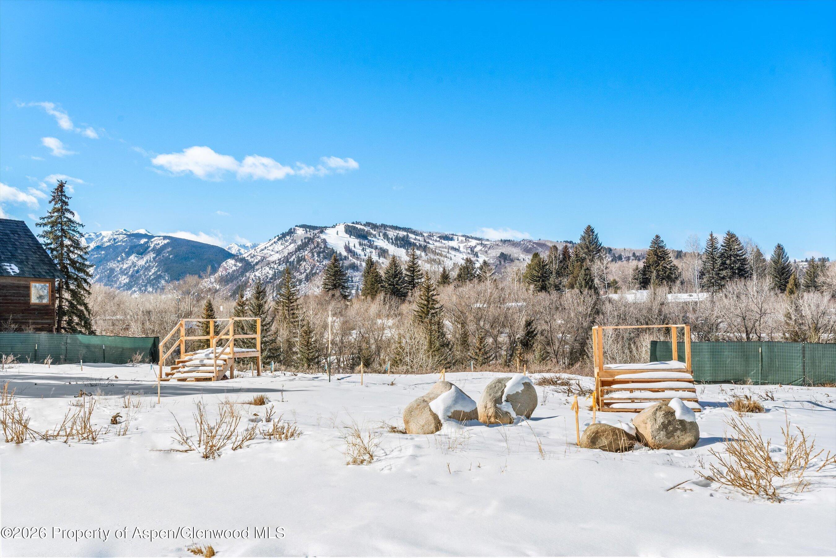 965 & 969 W Smuggler Street