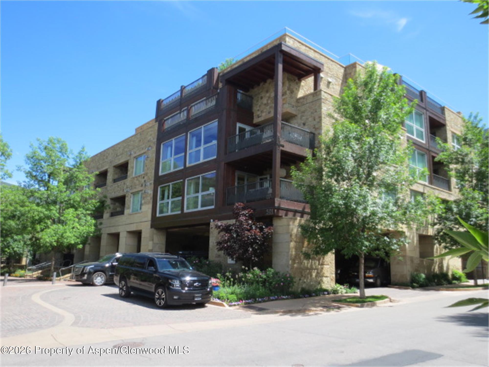 501 E Dean Street F203