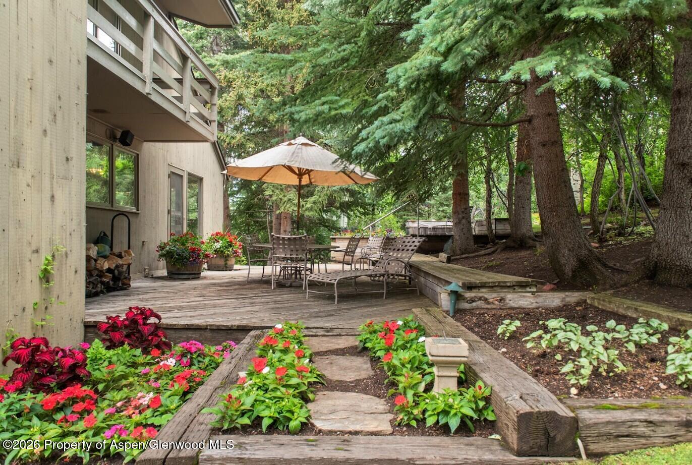 209 Larkspur Lane