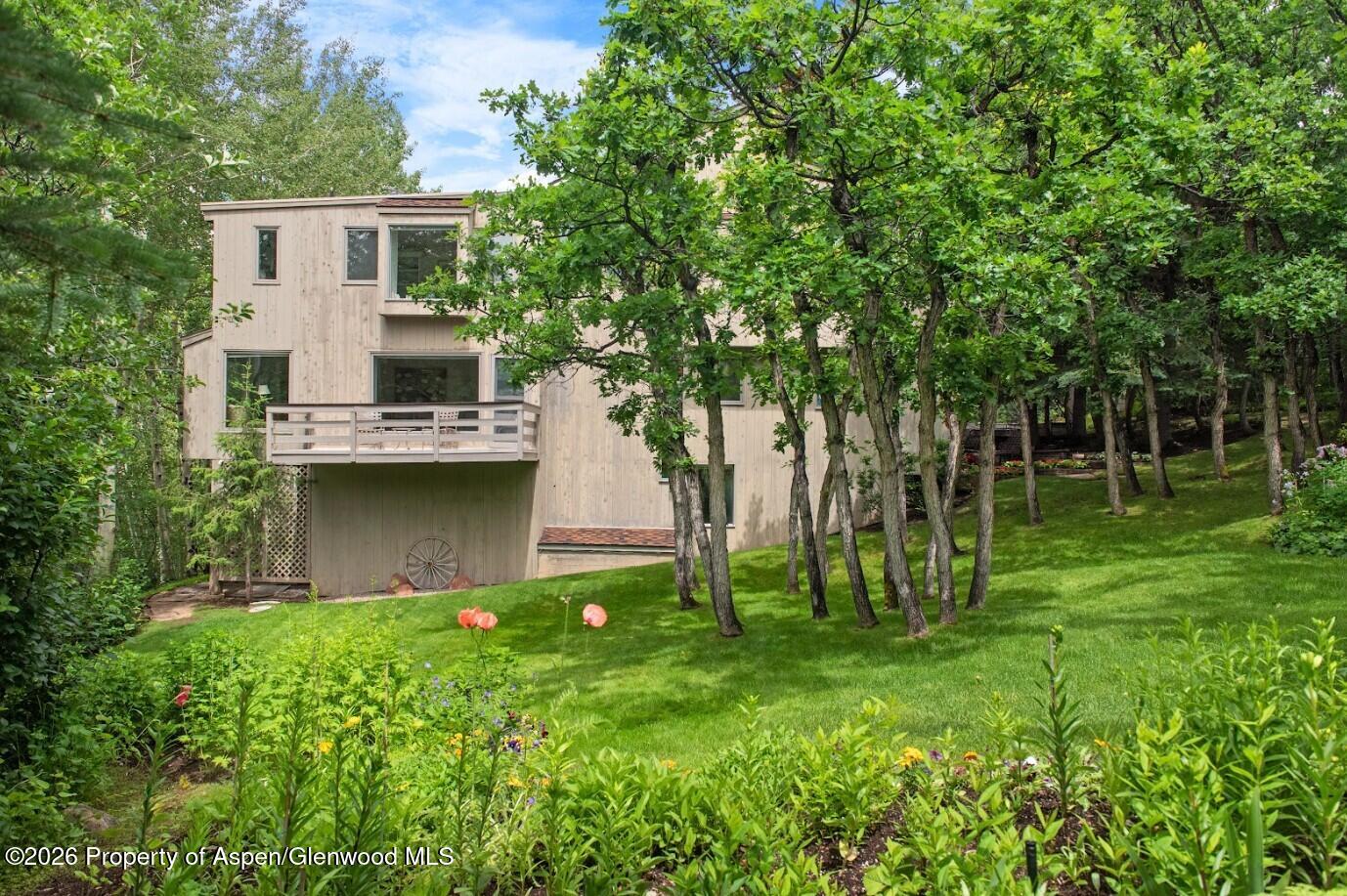 209 Larkspur Lane