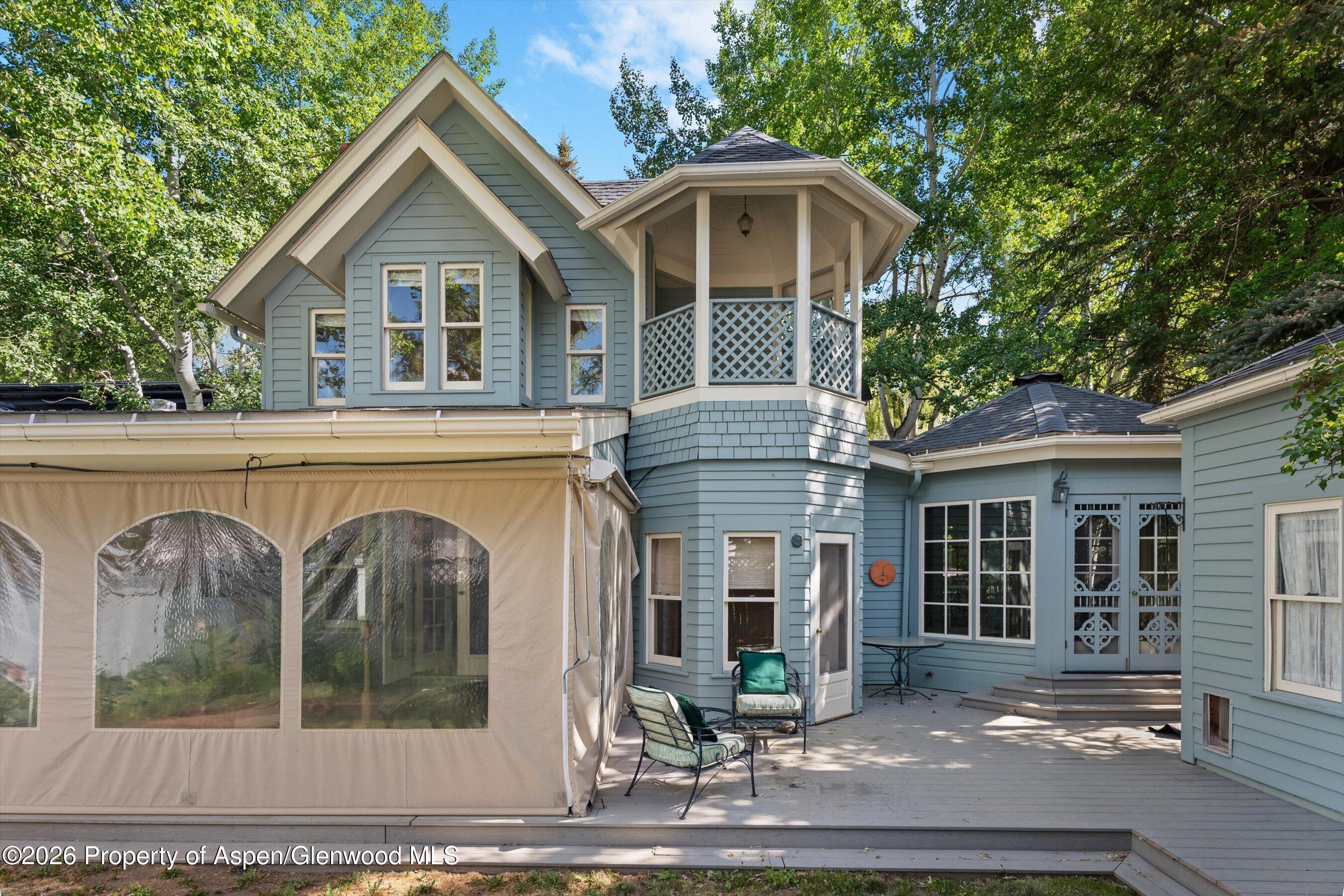 715 W Smuggler Street