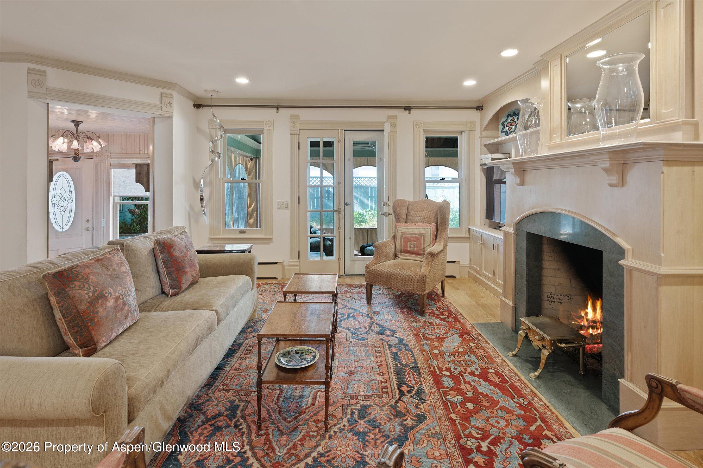715 W Smuggler Street
