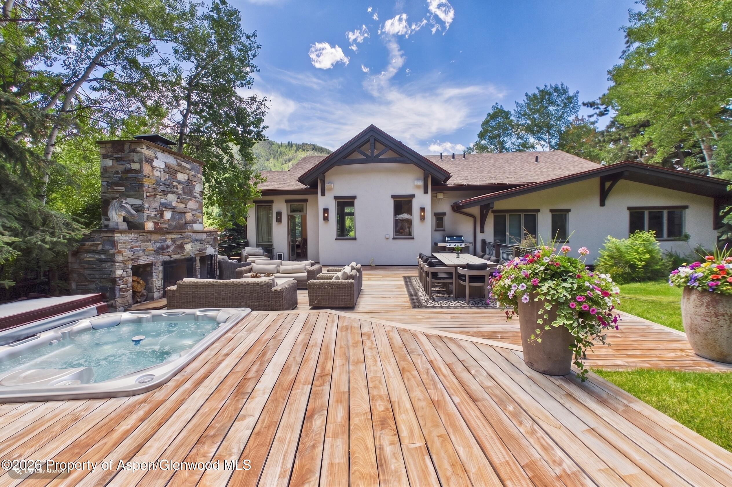 153 W Lupine Drive