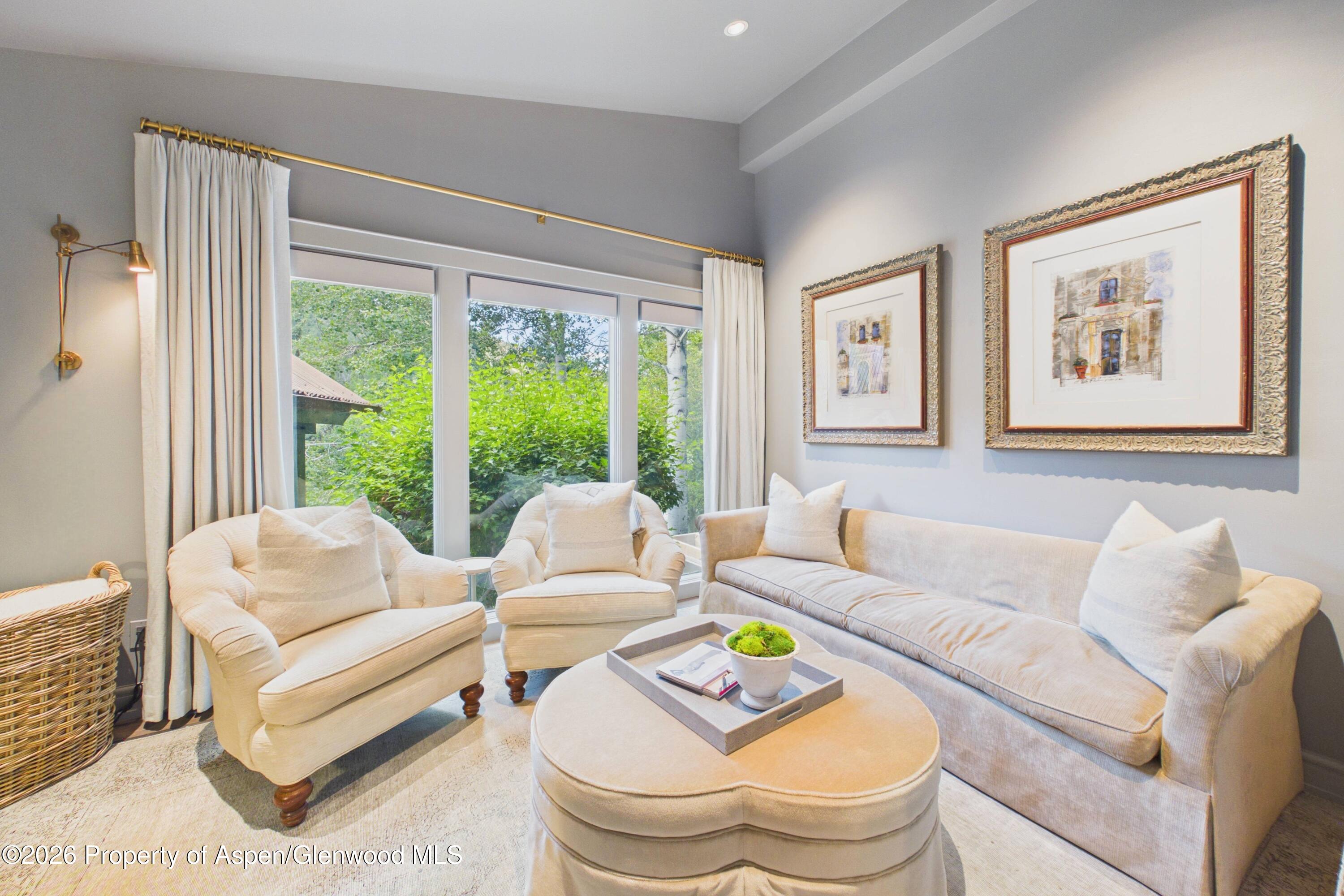 153 W Lupine Drive