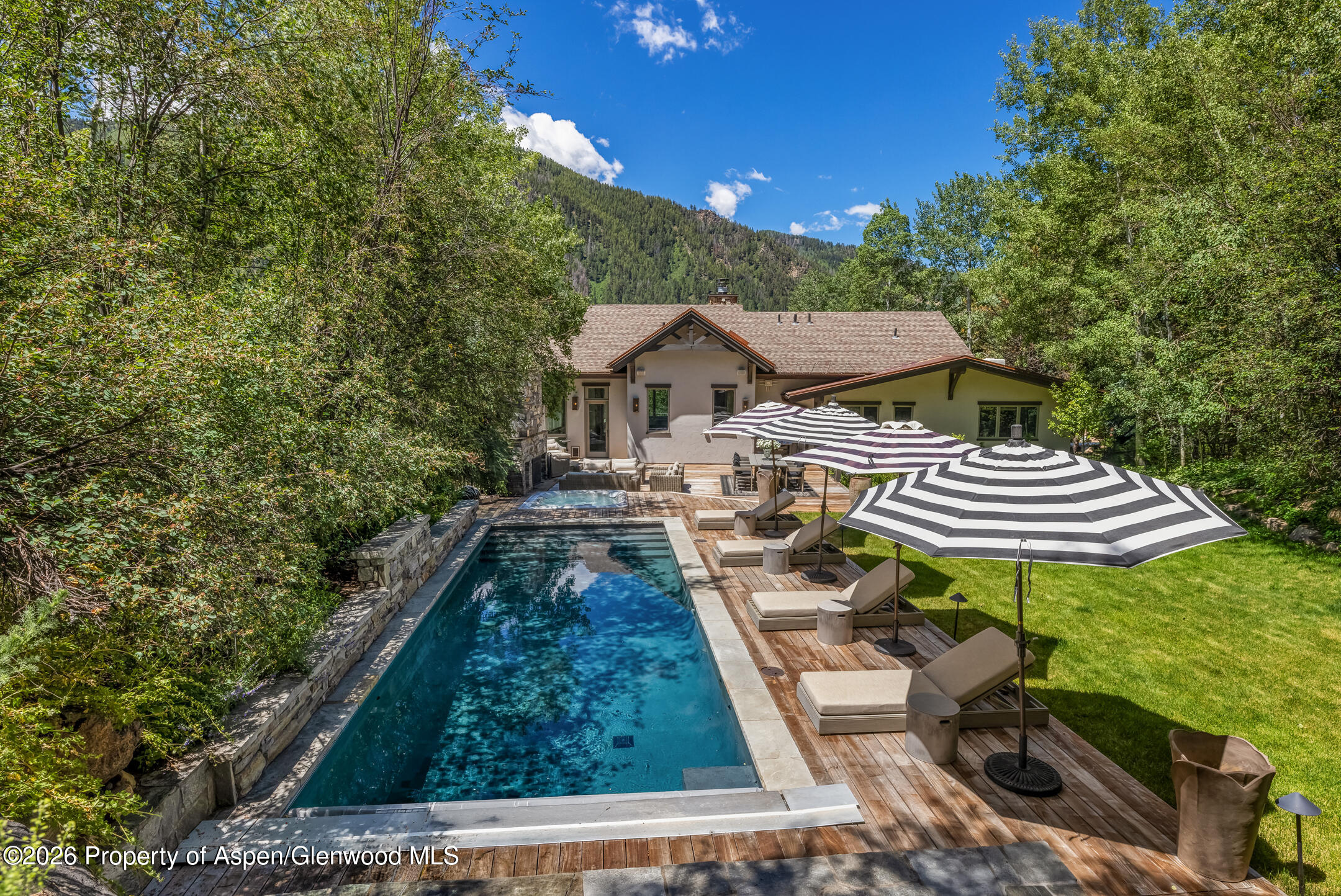 153 W Lupine Drive