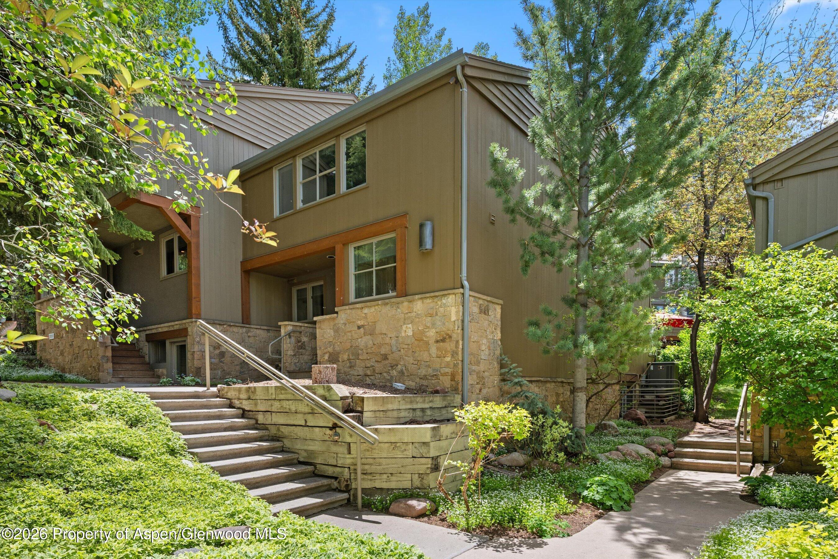 100 N 8th Street 19