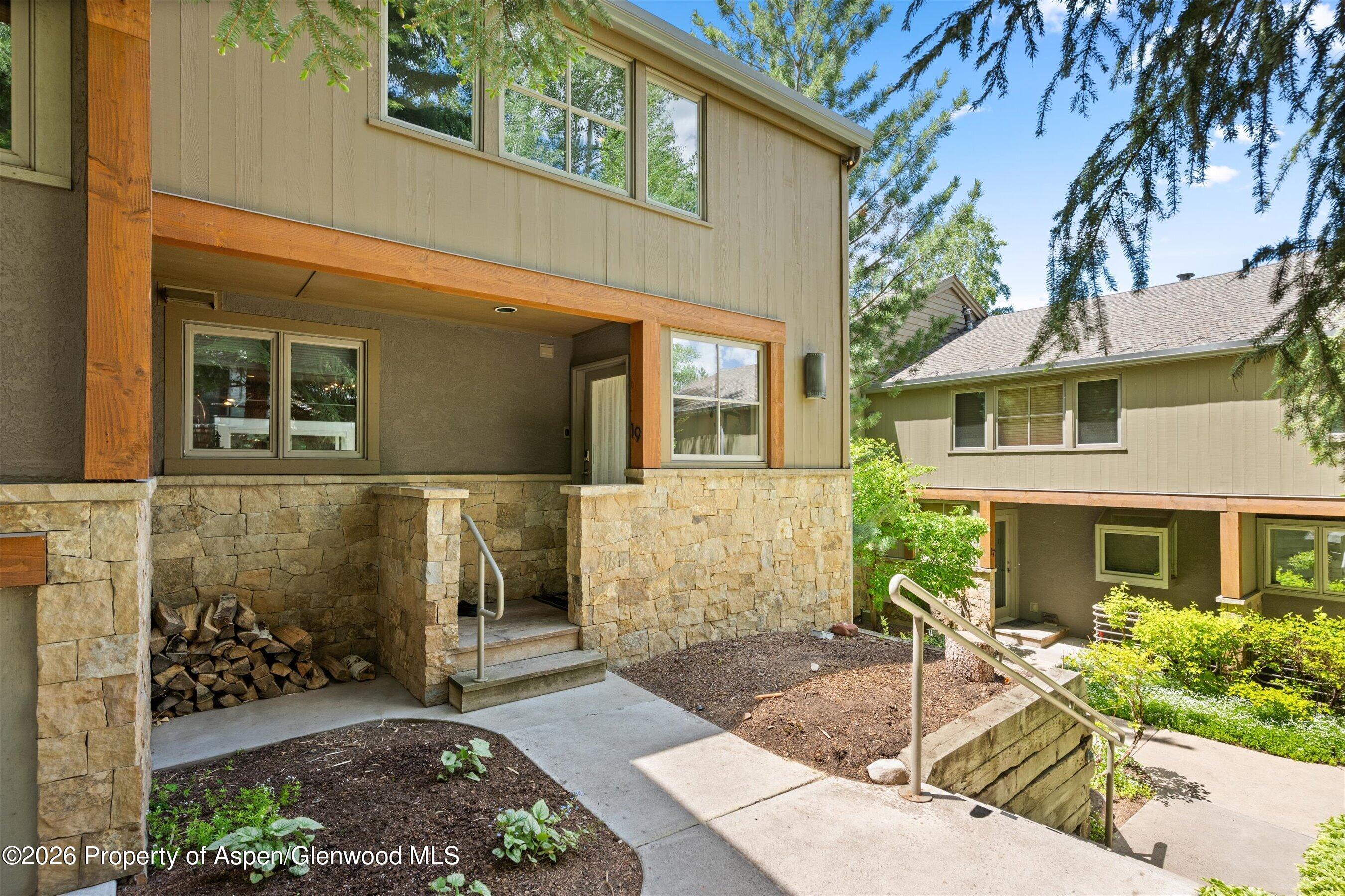 100 N 8th Street 19