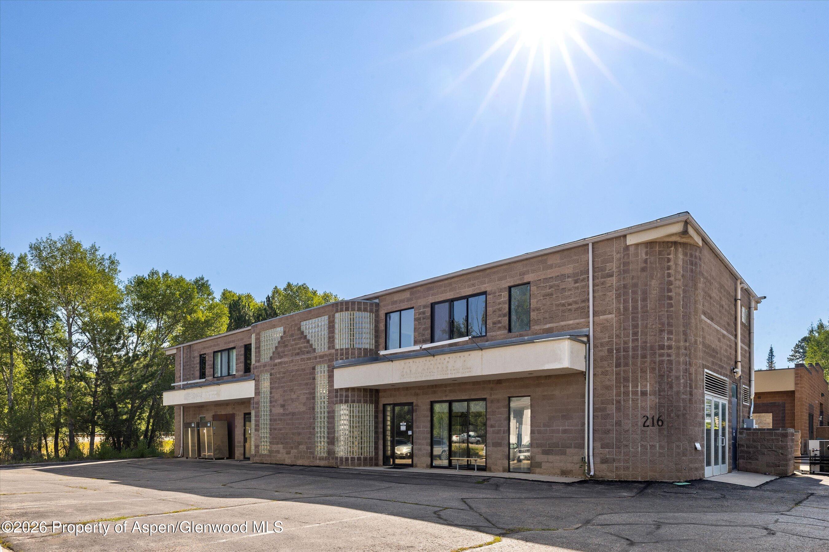216 E Cody Lane