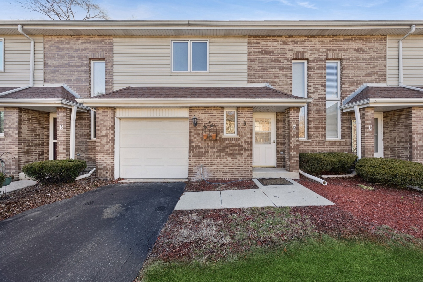 10956 S 76th Avenue Unit: F