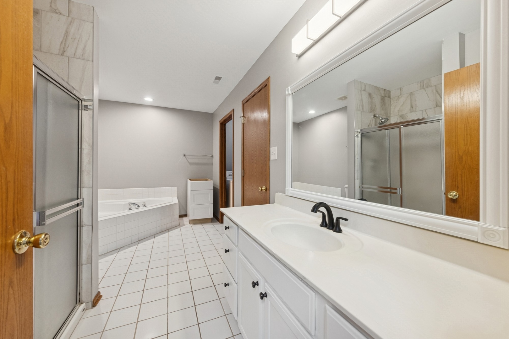 10956 S 76th Avenue Unit: F