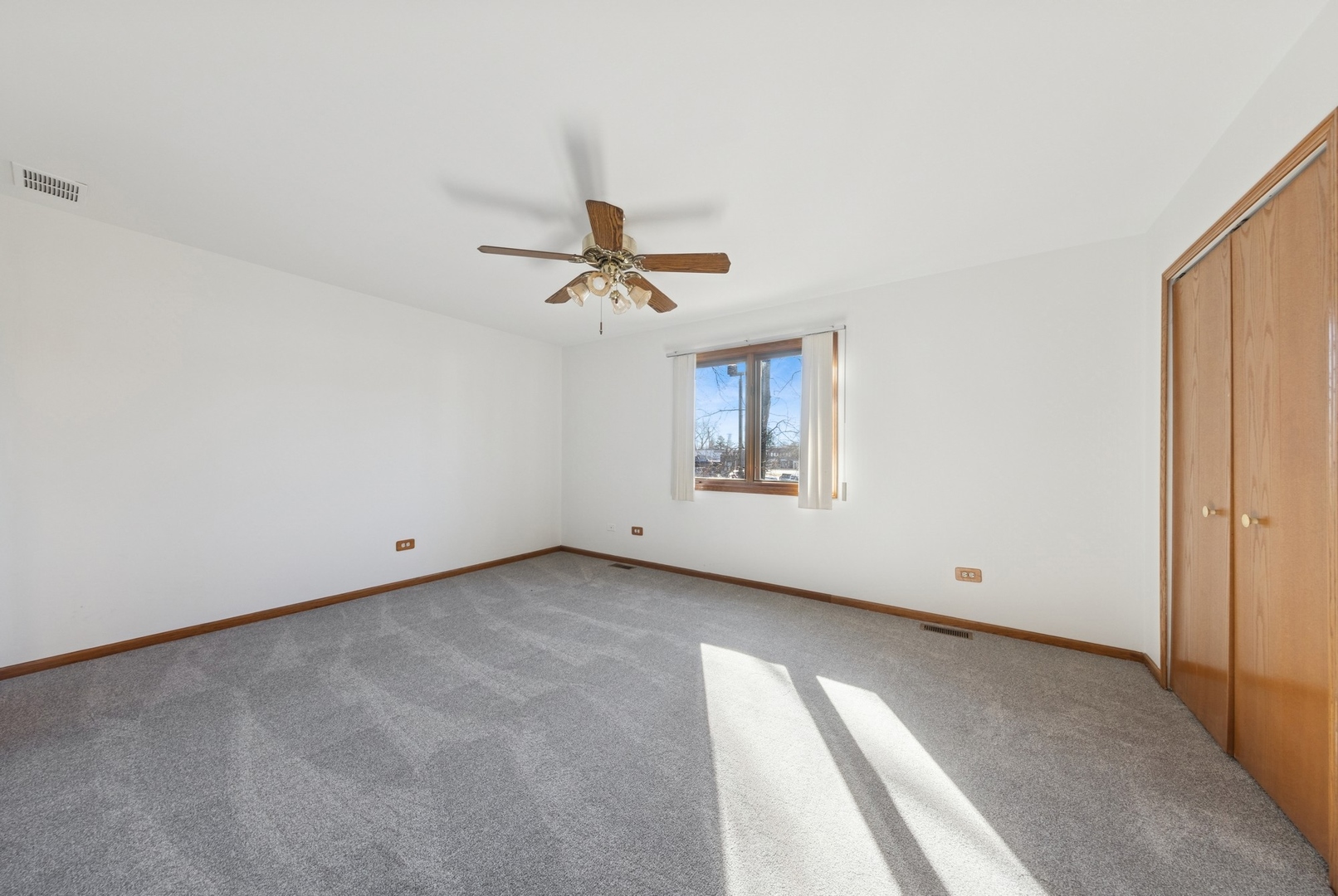 10956 S 76th Avenue Unit: F