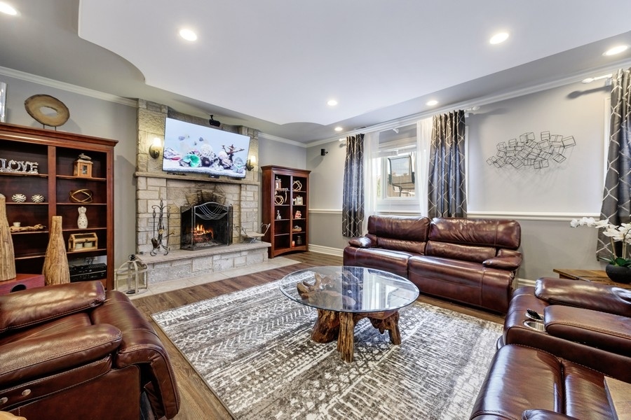 7037 W 72nd Place