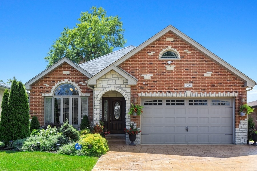 7037 W 72nd Place