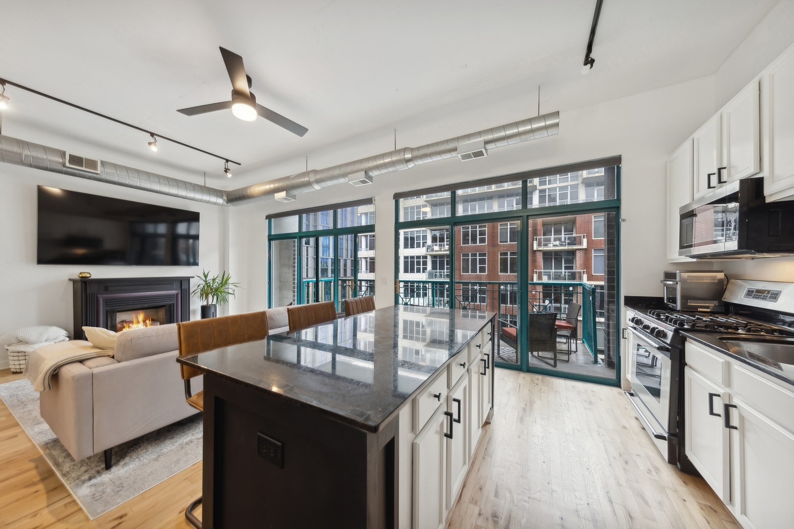 910 W Madison Street Unit: 704