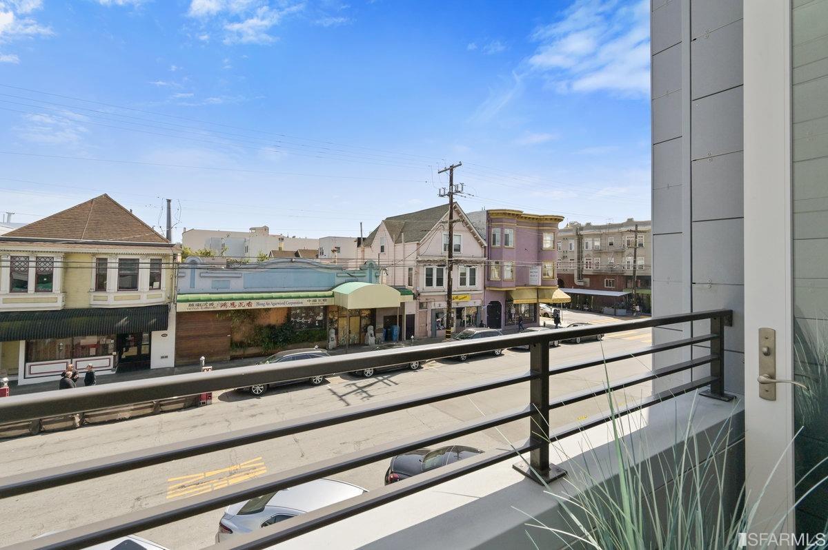 2224 Clement Street Unit: 102