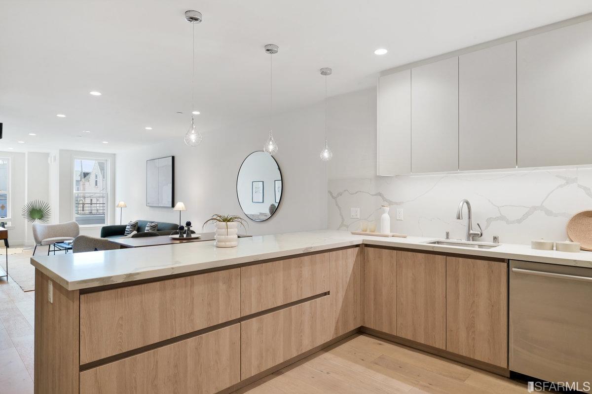 2224 Clement Street Unit: 102