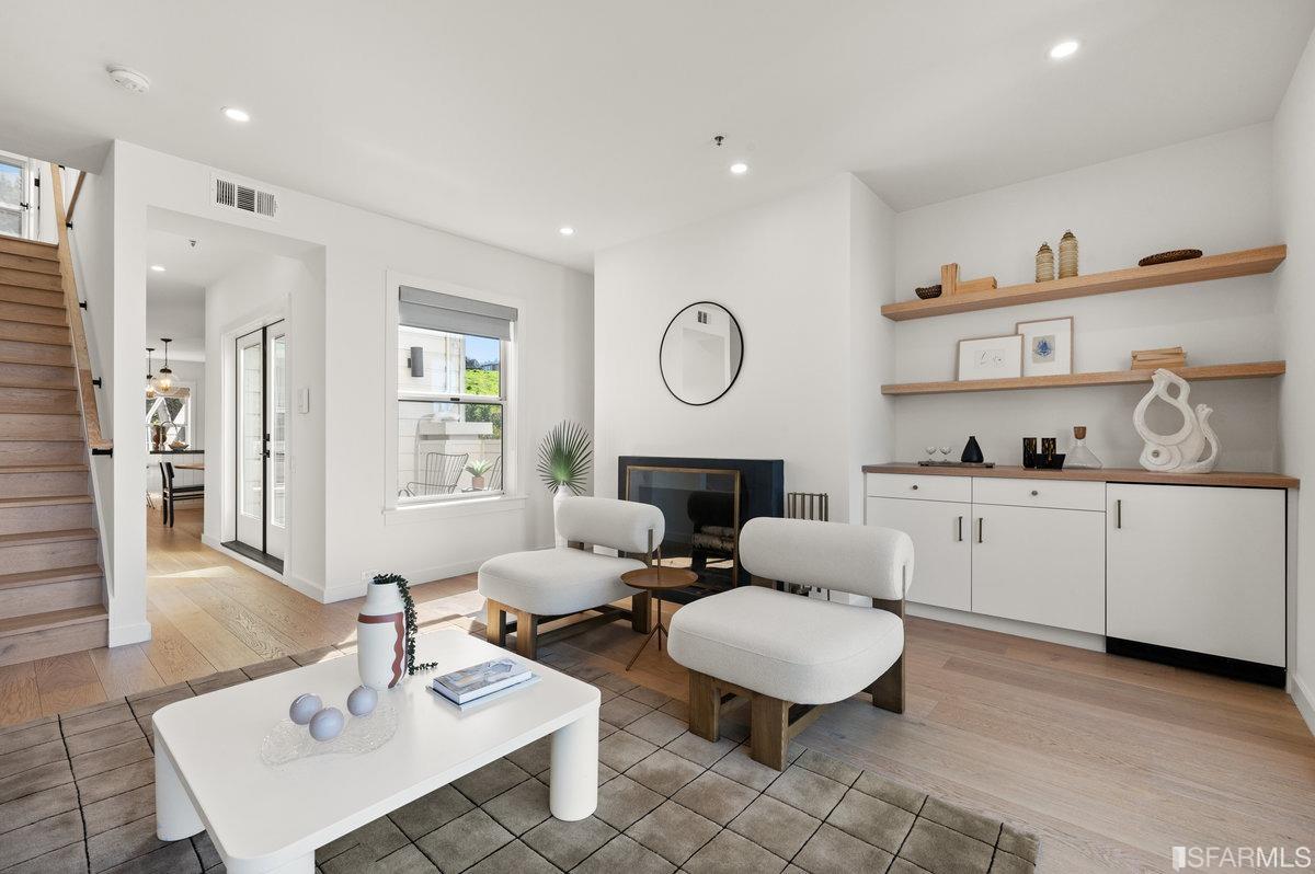 579 27th Street Unit: C