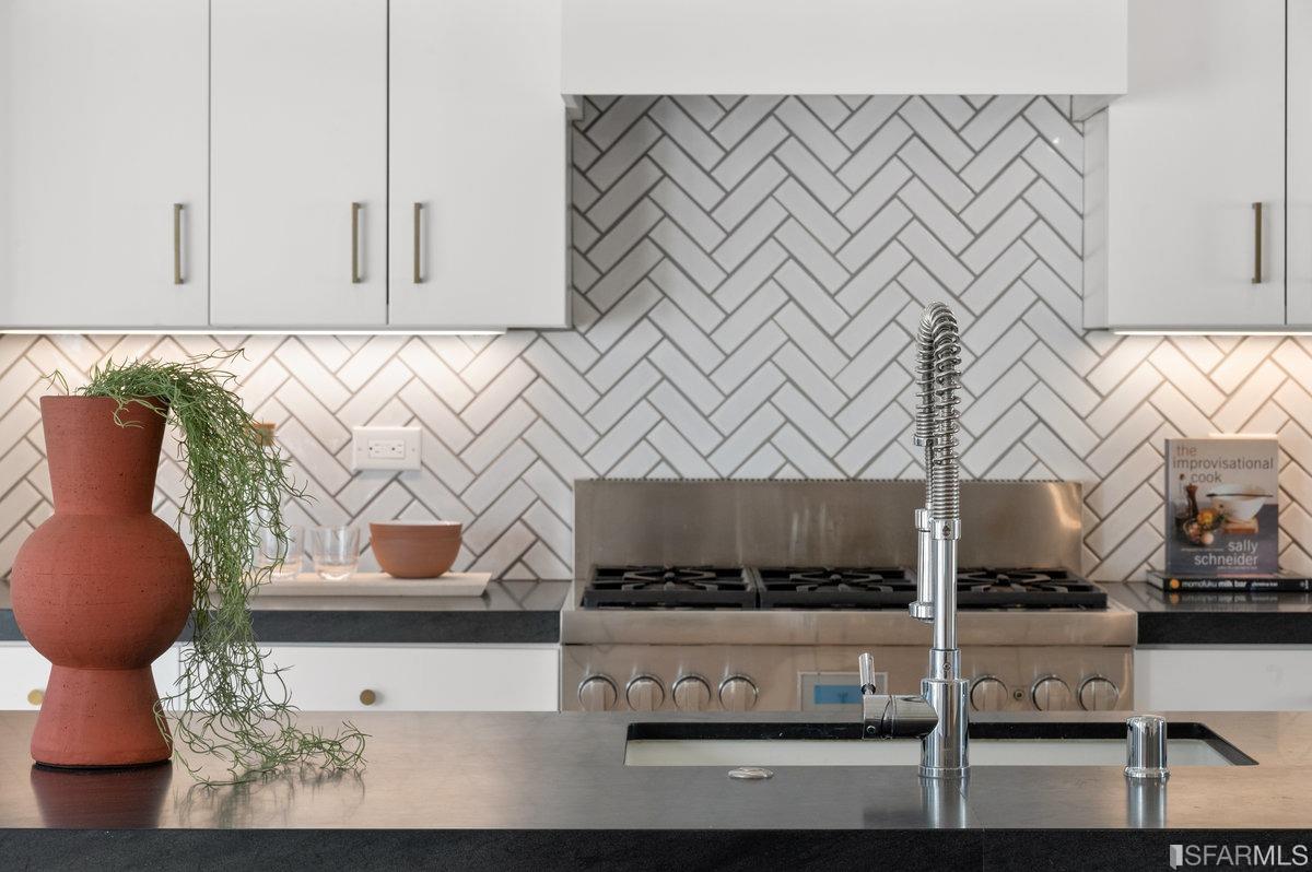 579 27th Street Unit: C