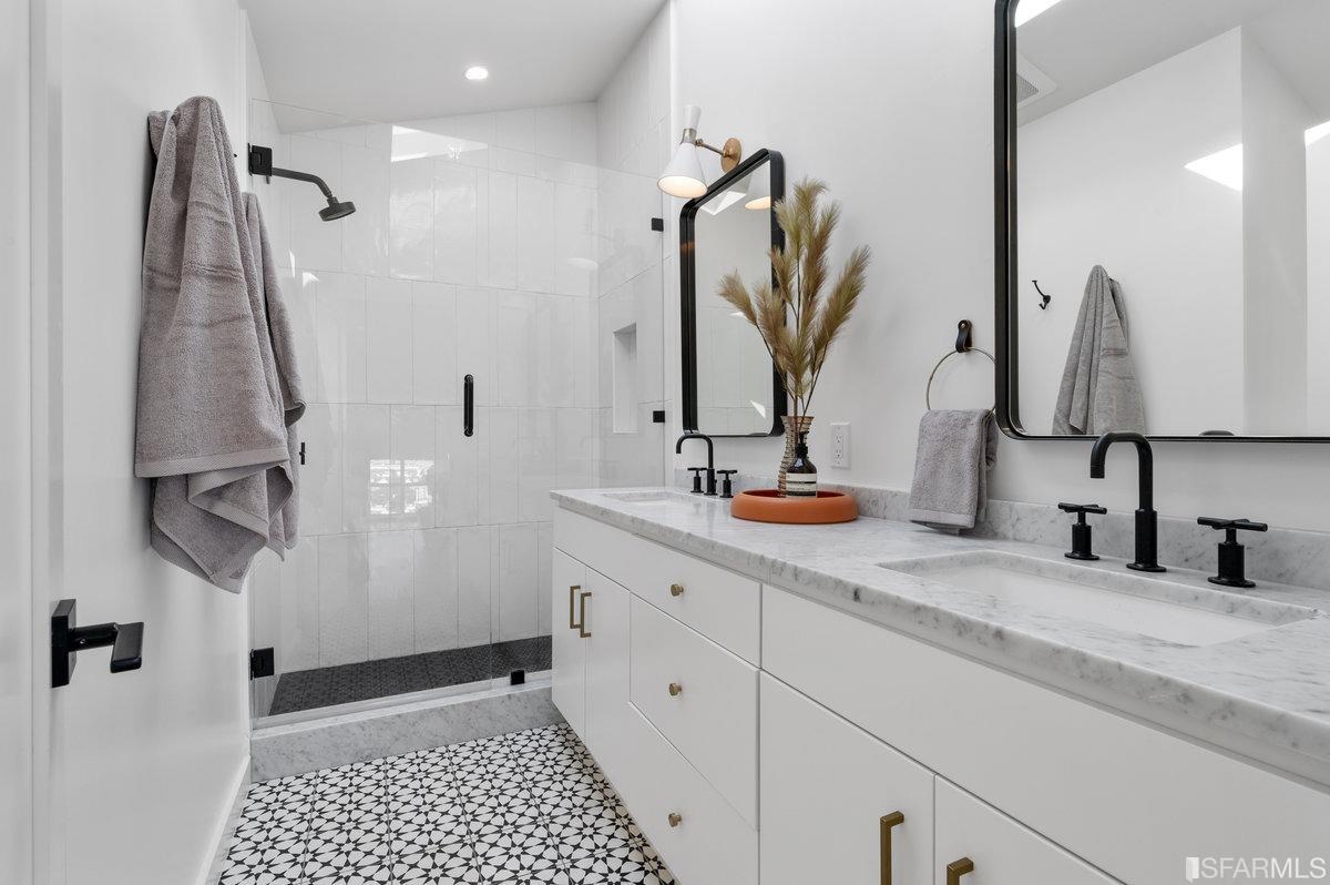 579 27th Street Unit: C