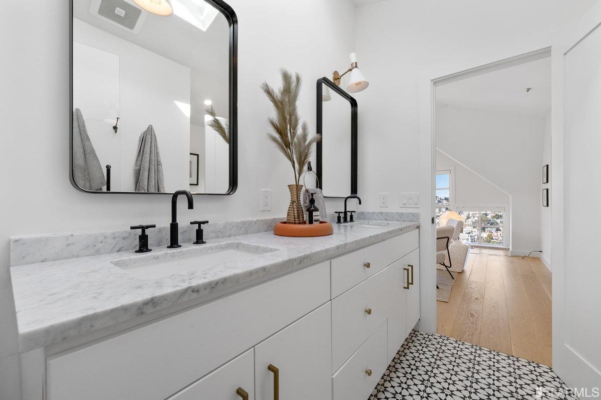 579 27th Street Unit: C