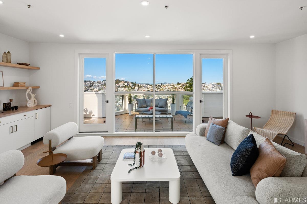 579 27th Street Unit: C