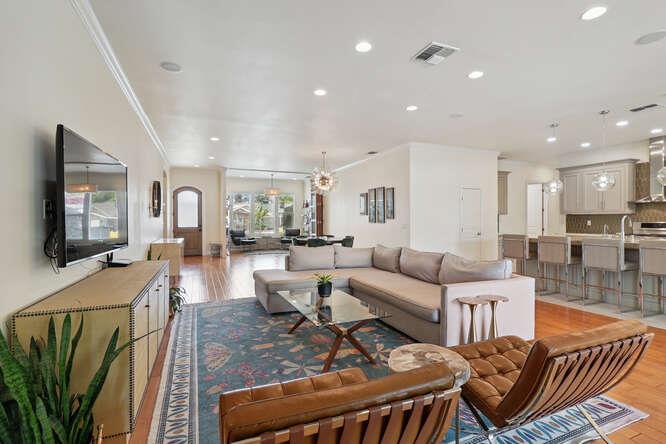 3710 Esperanza Drive