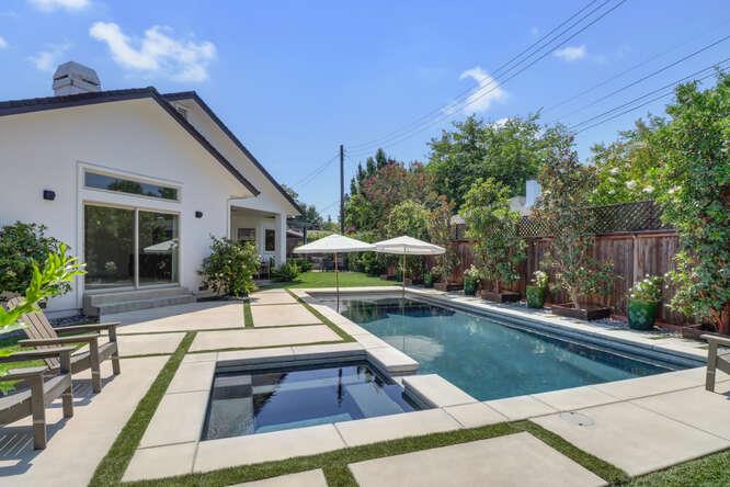 3710 Esperanza Drive