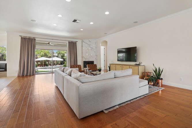 3710 Esperanza Drive